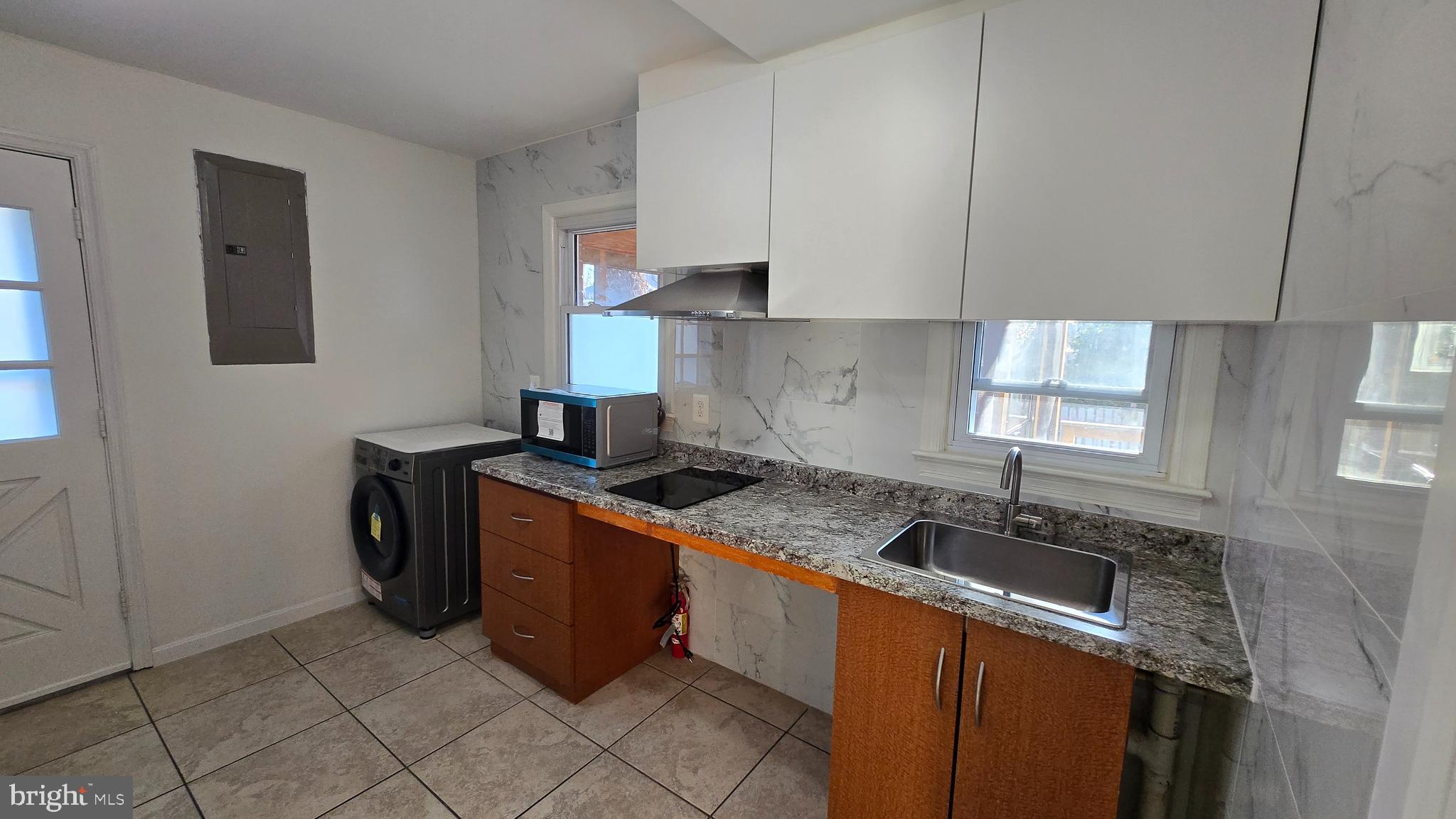 MANOR WOODS - Residential Lease