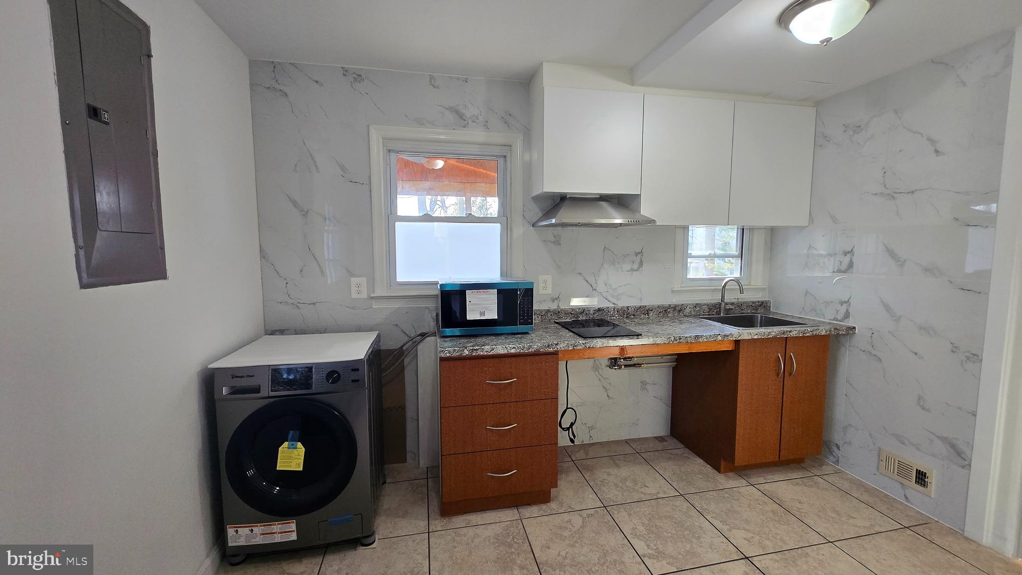 MANOR WOODS - Residential Lease