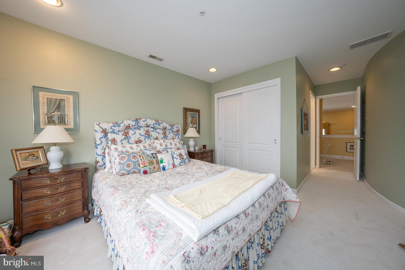 MERION HILL - Residential