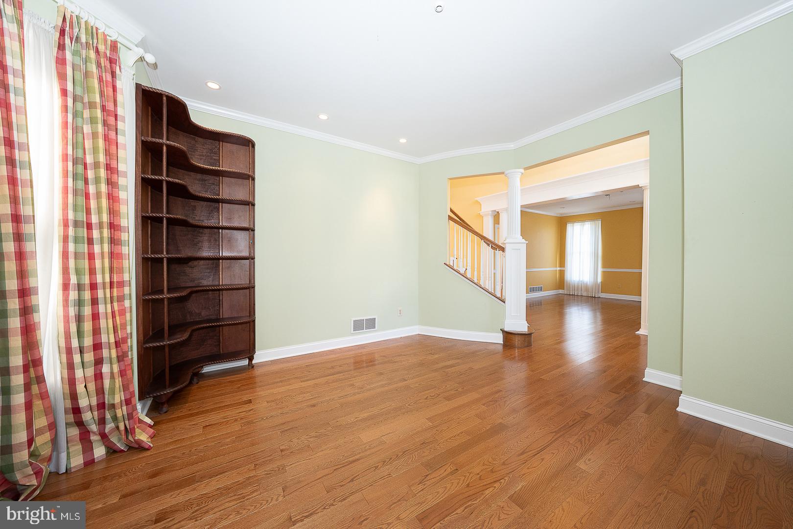 1109 RIVERVIEW LANE