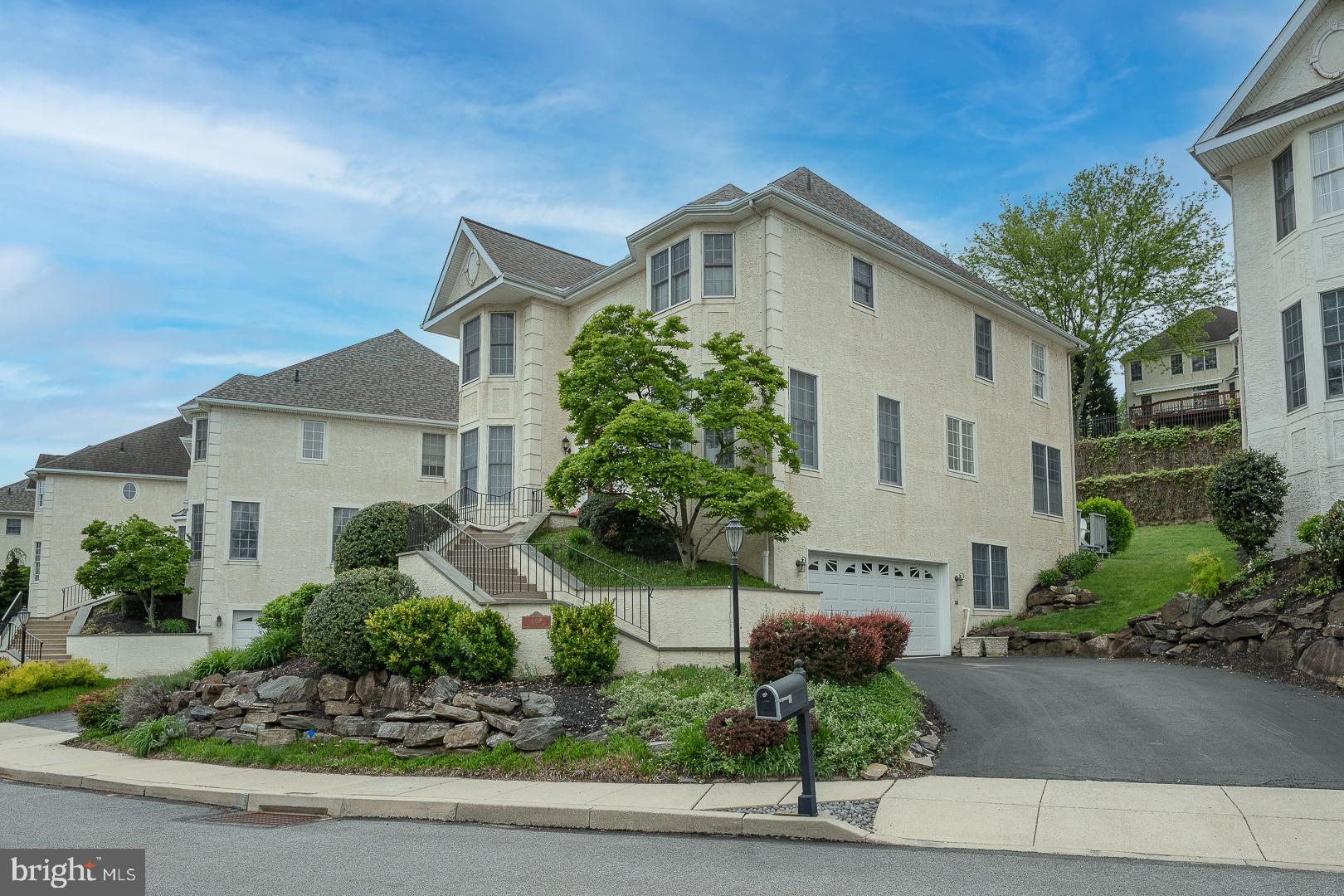 MERION HILL - Residential