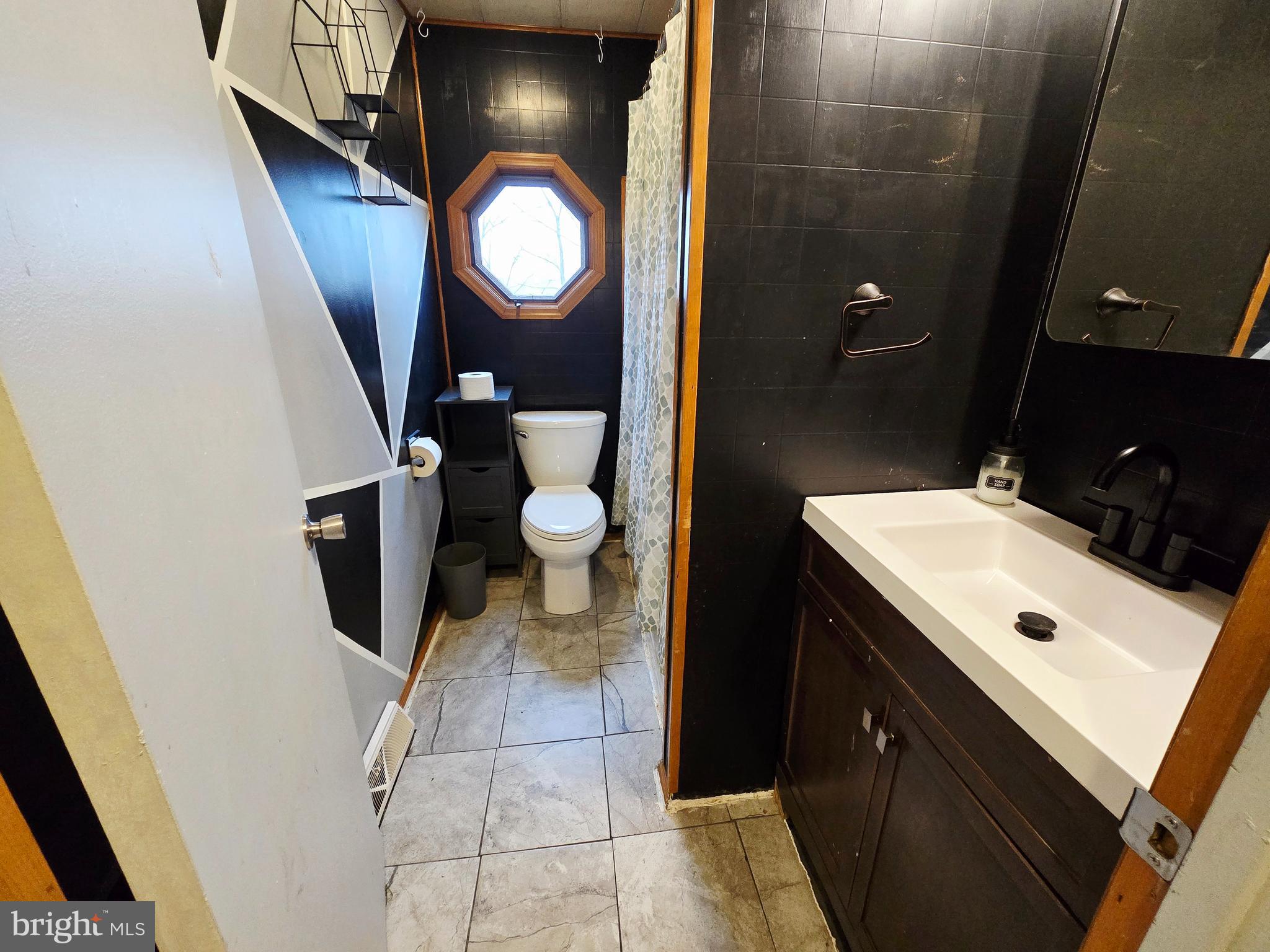 CRESAPTOWN - Residential