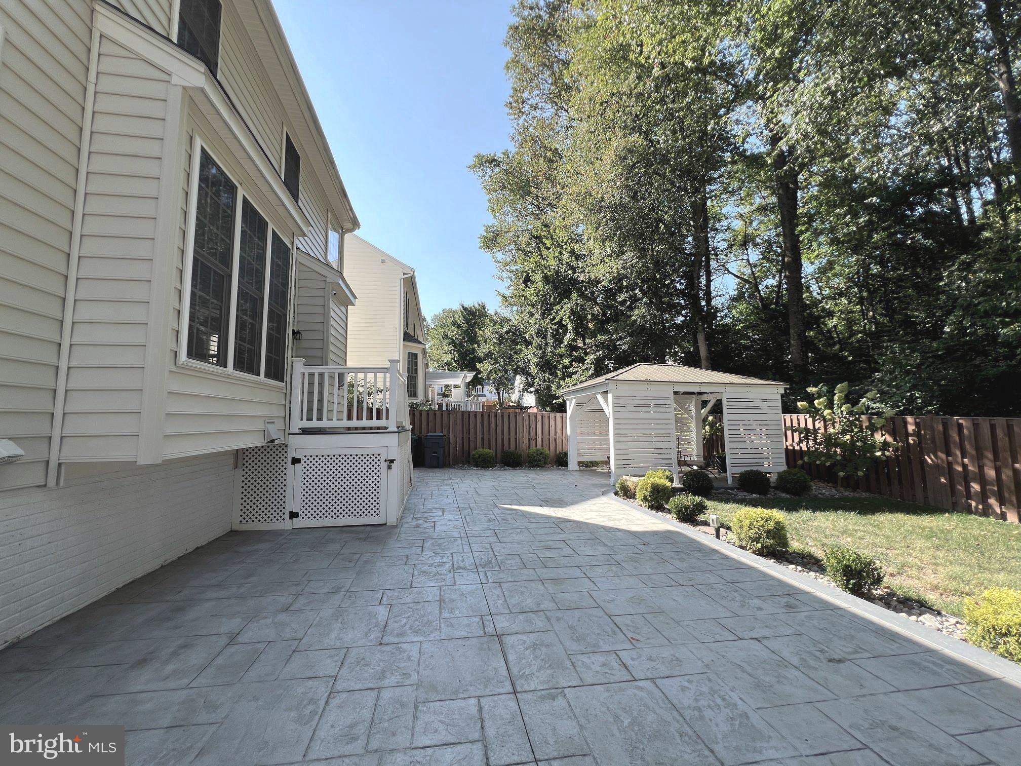 RIDGEFIELD OAKS - Residential