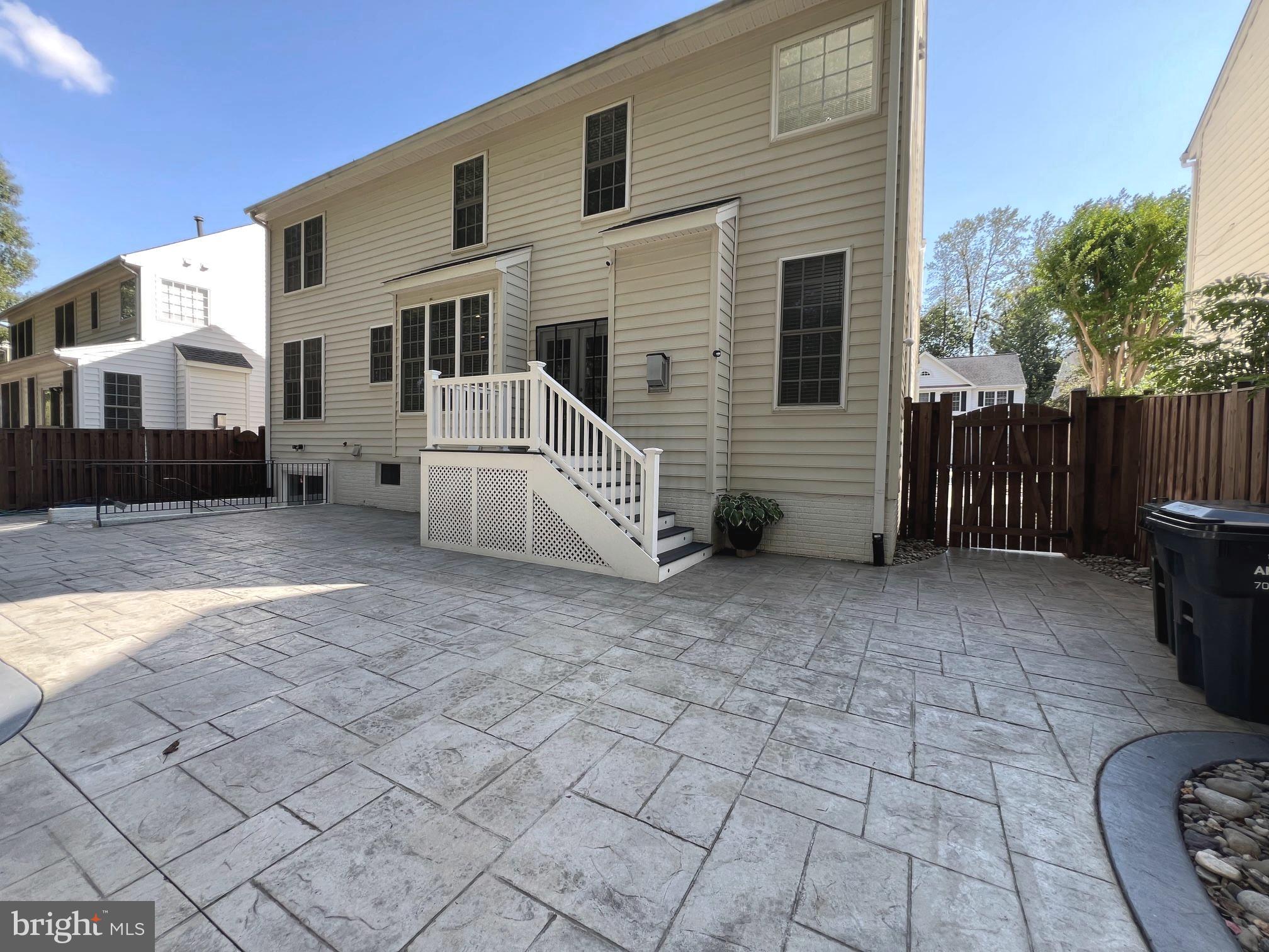 RIDGEFIELD OAKS - Residential