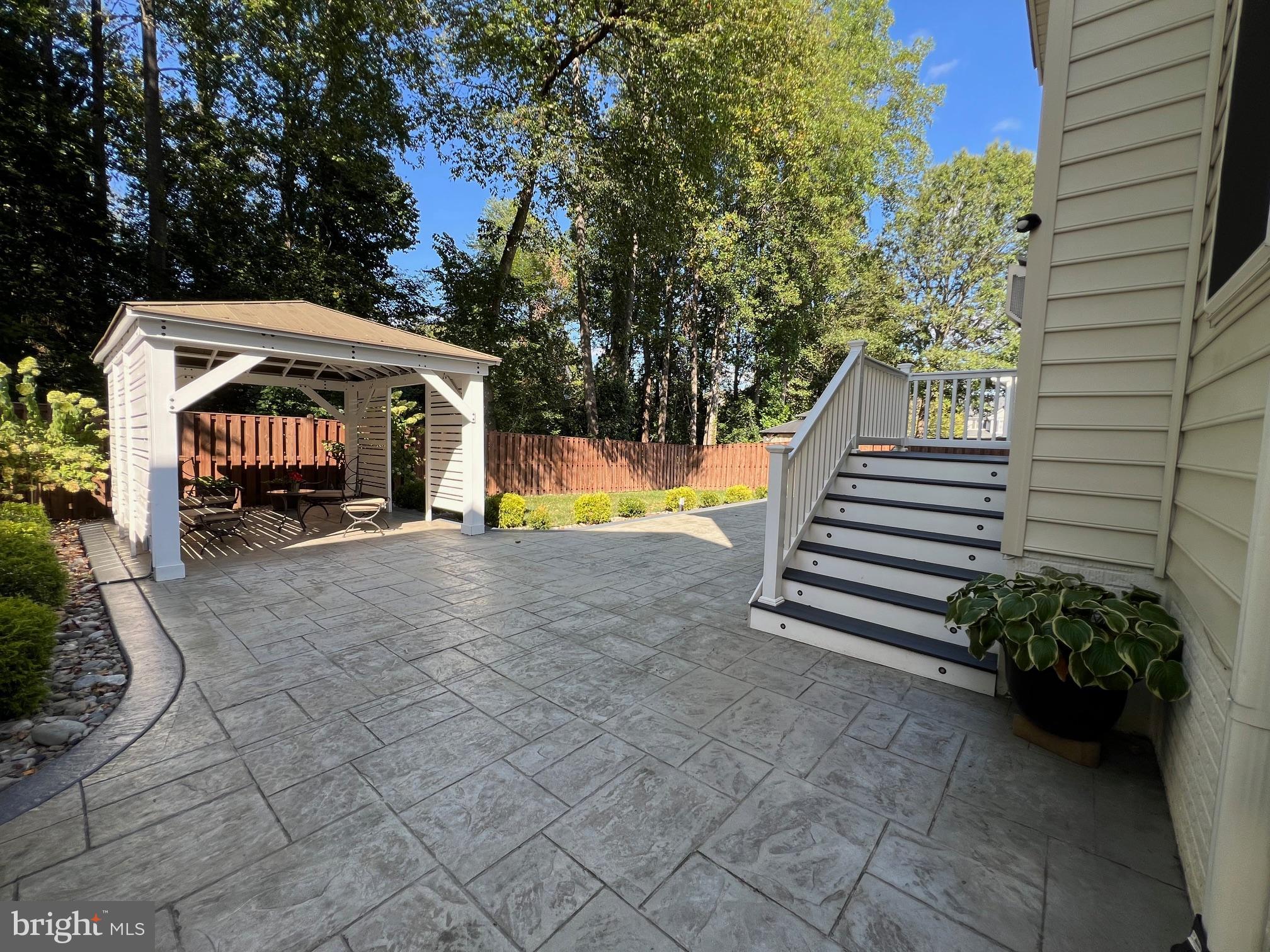 RIDGEFIELD OAKS - Residential