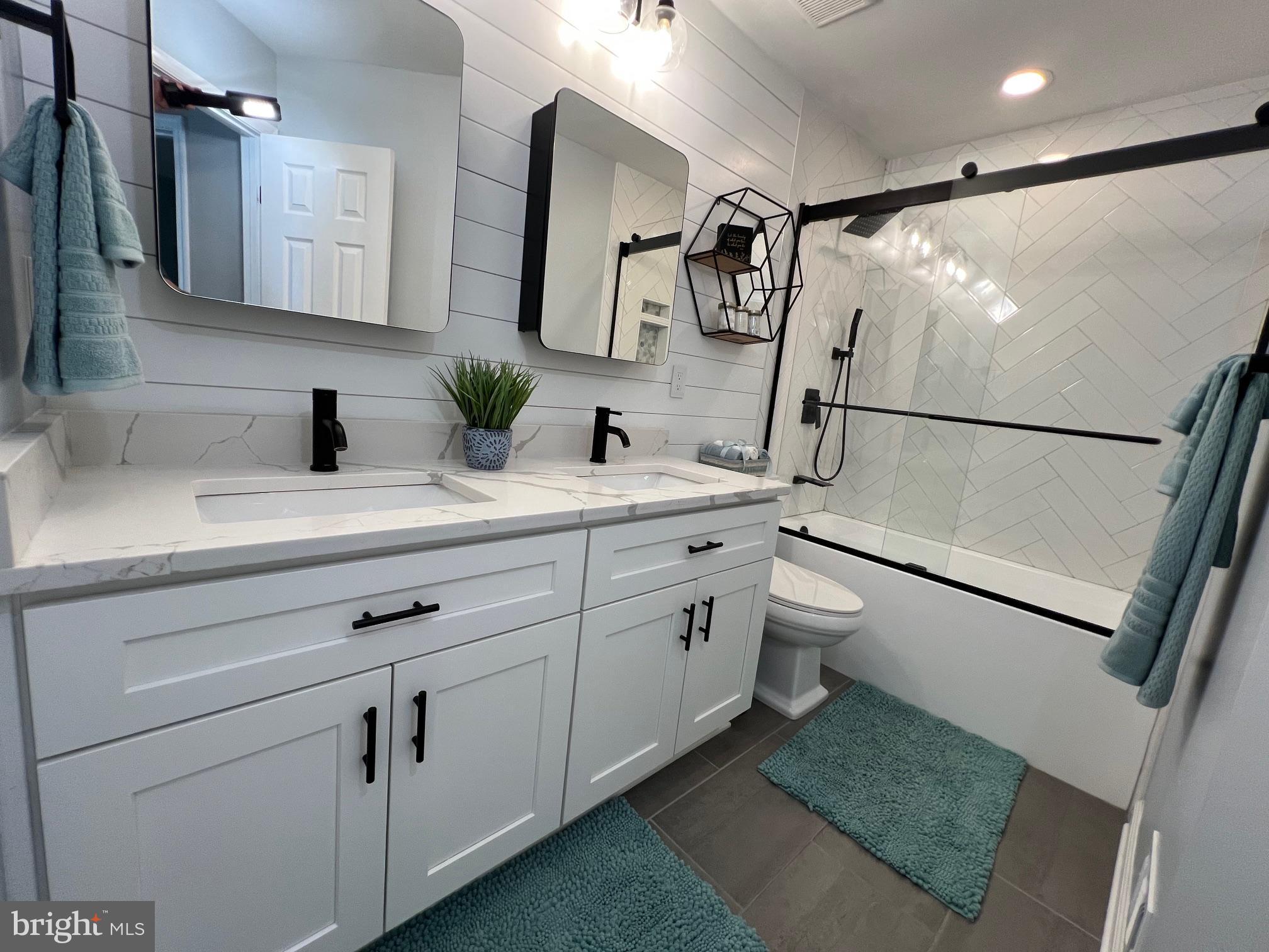 RIDGEFIELD OAKS - Residential