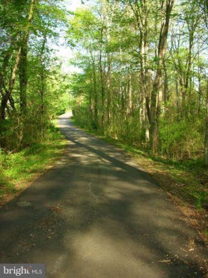 BEAUTIFUL 1.99 AC WOODED LOT.  GREAT COMMUTER LOCATION - NORTH SIDE OF WARRENTON, JUST MILES FROM RESTAURANTS AND SHOPS. 3 BEDROOM CONVENTIONAL PERC IN 2004.  LOT SOLD SEPARATELY OR PURCHASE TURN-KEY NEW CONSTRUCTION.