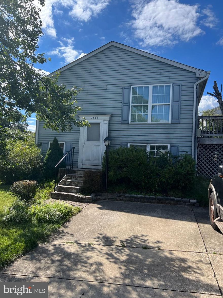 need  cash or hard money buyer that can close quickly.  must use quantum title as title work has already been started.   buyer to pay all closing costs and real estate commissions.  buyer to pay 15k to align realty for referral. house is in good condition , could use updating and repairs. being sold as is with no interior showings.  no inspections or appraisers.  great value! beware of dog on the property, do not enter the back yard.  must close by august 23rd