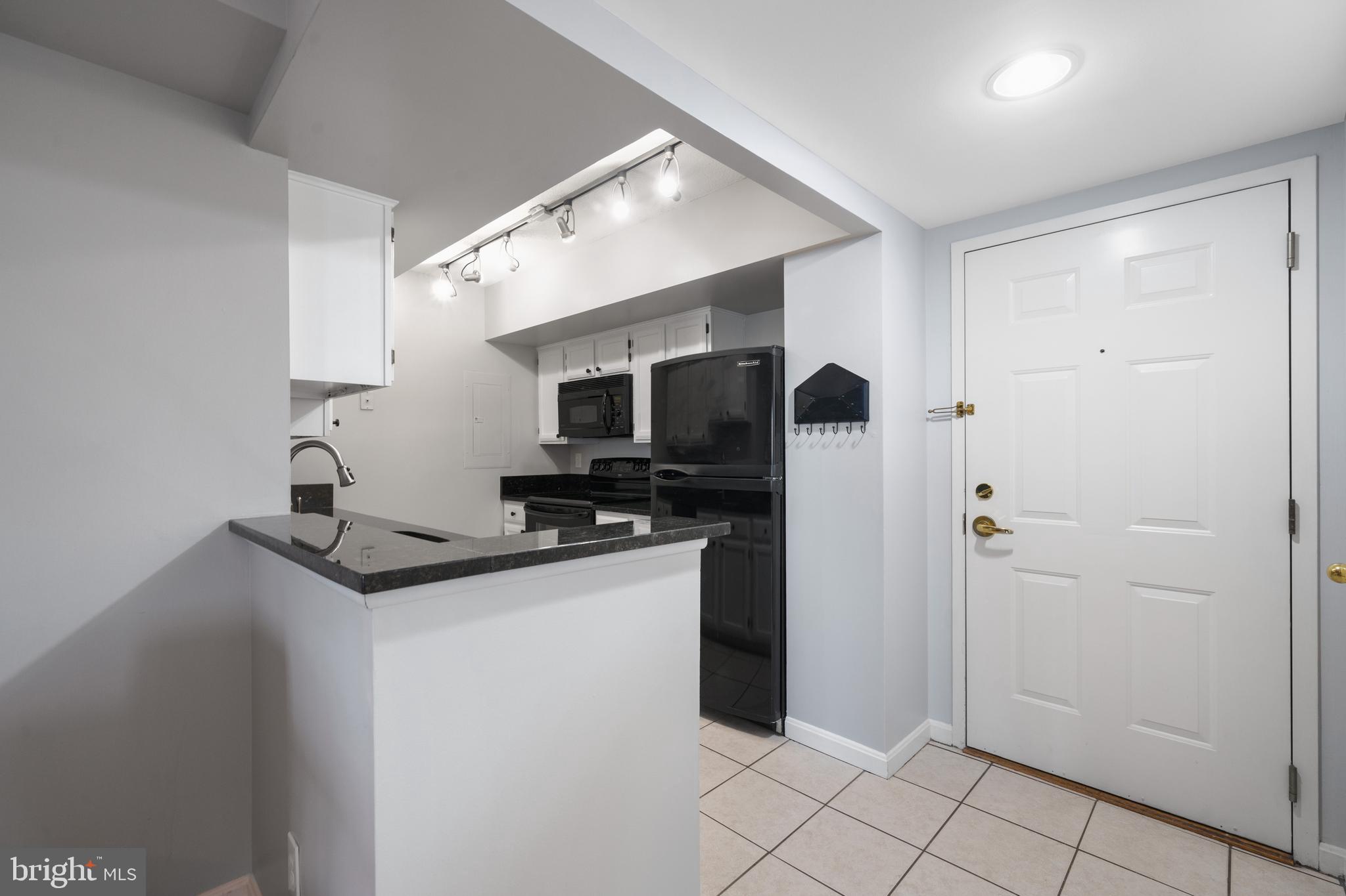2400 CLARENDON BOULEVARD 916