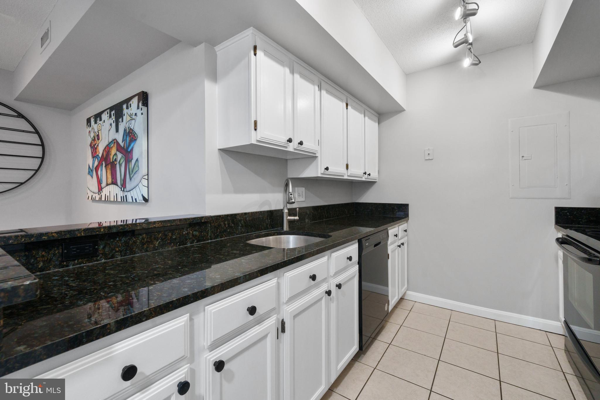 2400 CLARENDON BOULEVARD 916
