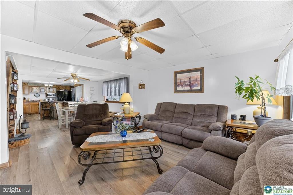212 W WALNUT STREET
