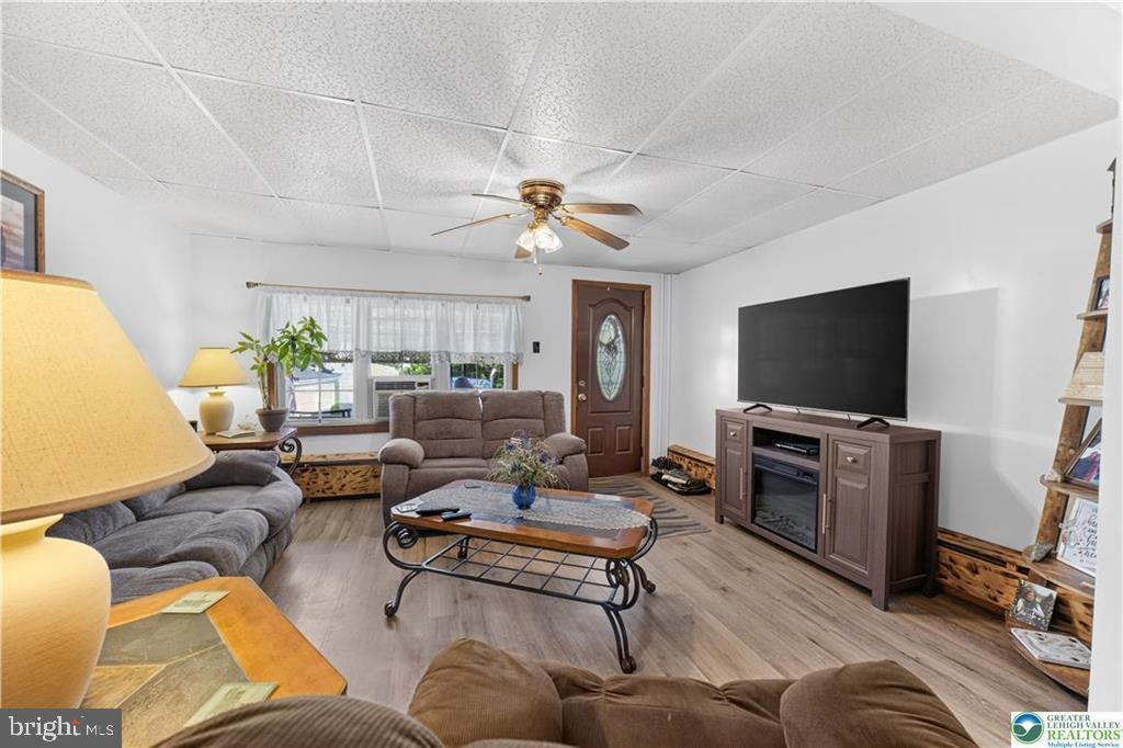 212 W WALNUT STREET