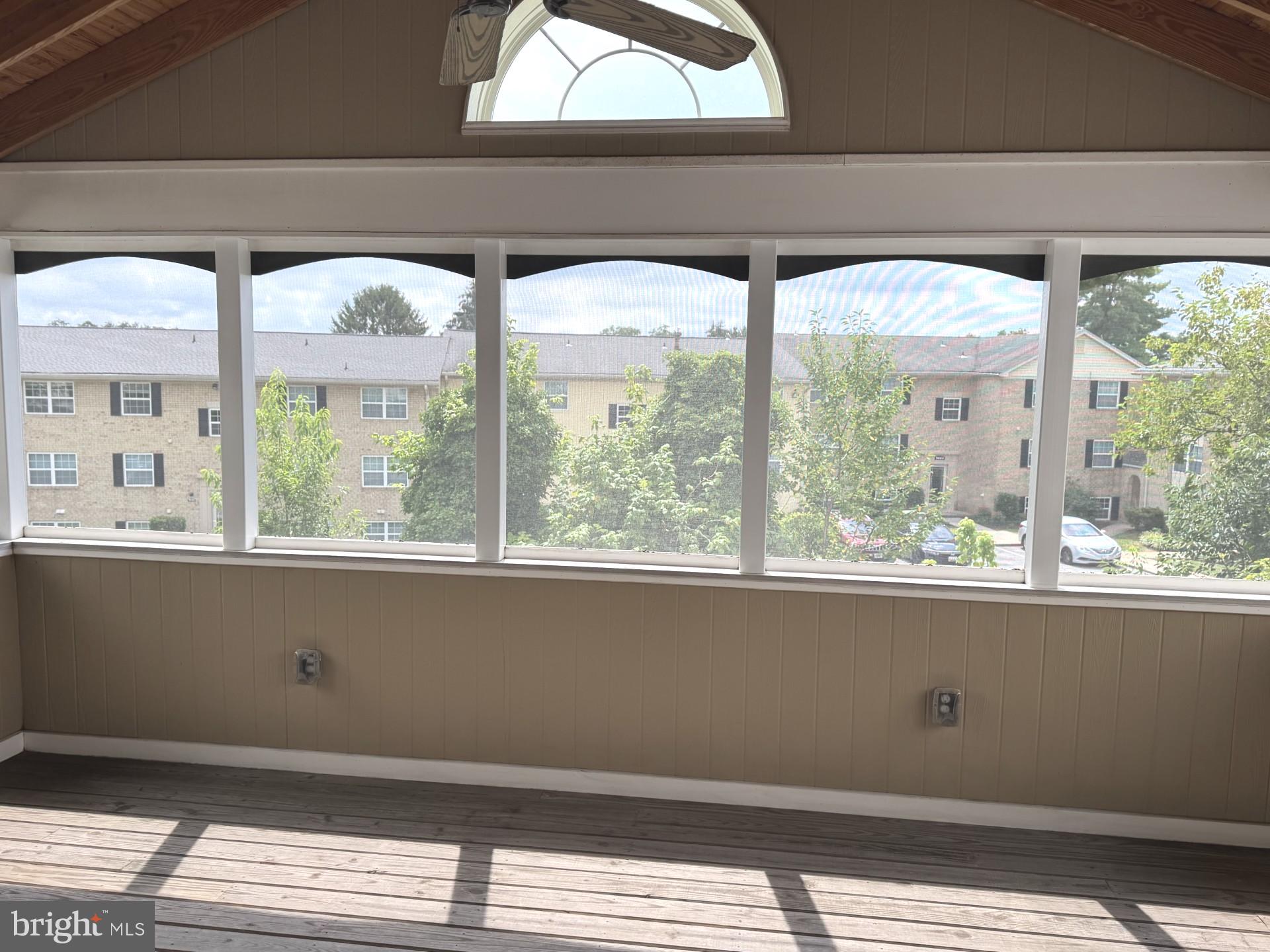 13 CARRIAGE WALK COURT