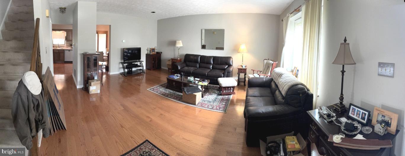 13 CARRIAGE WALK COURT