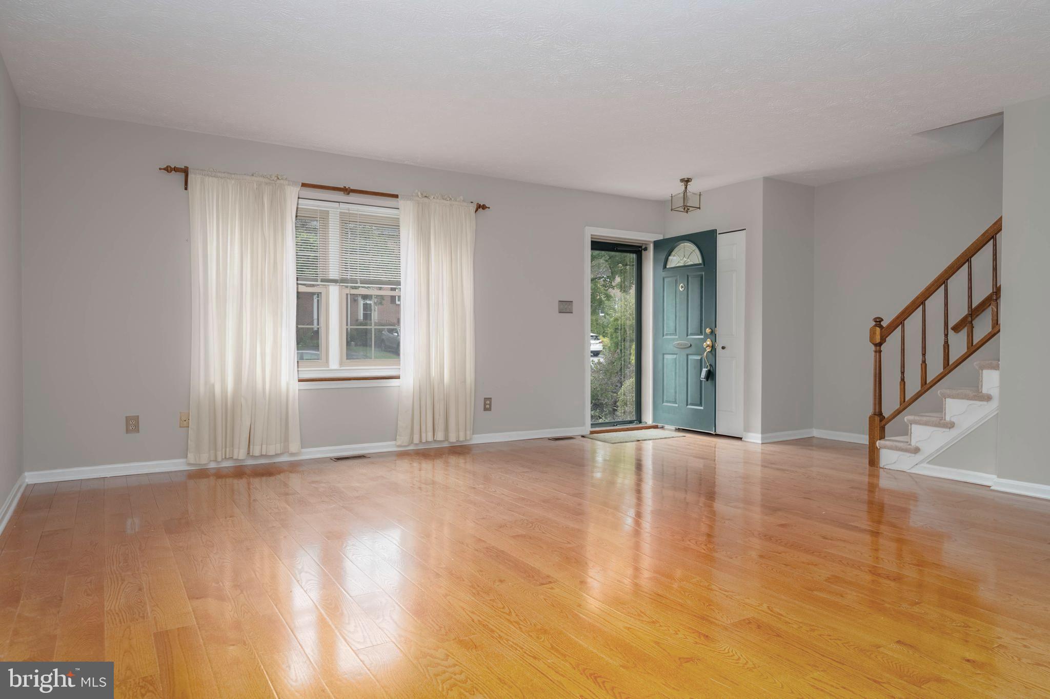 13 CARRIAGE WALK COURT