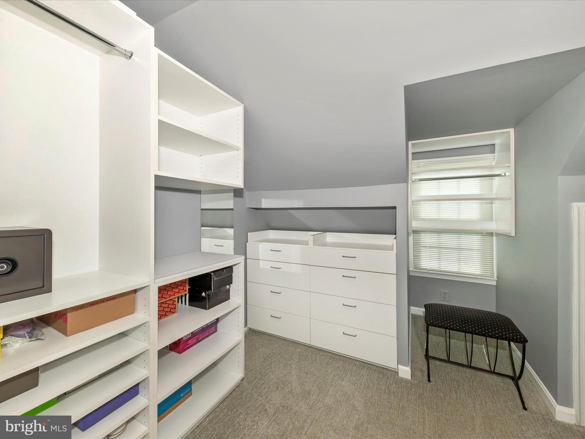 WASHINGTONIAN WOODS - Residential