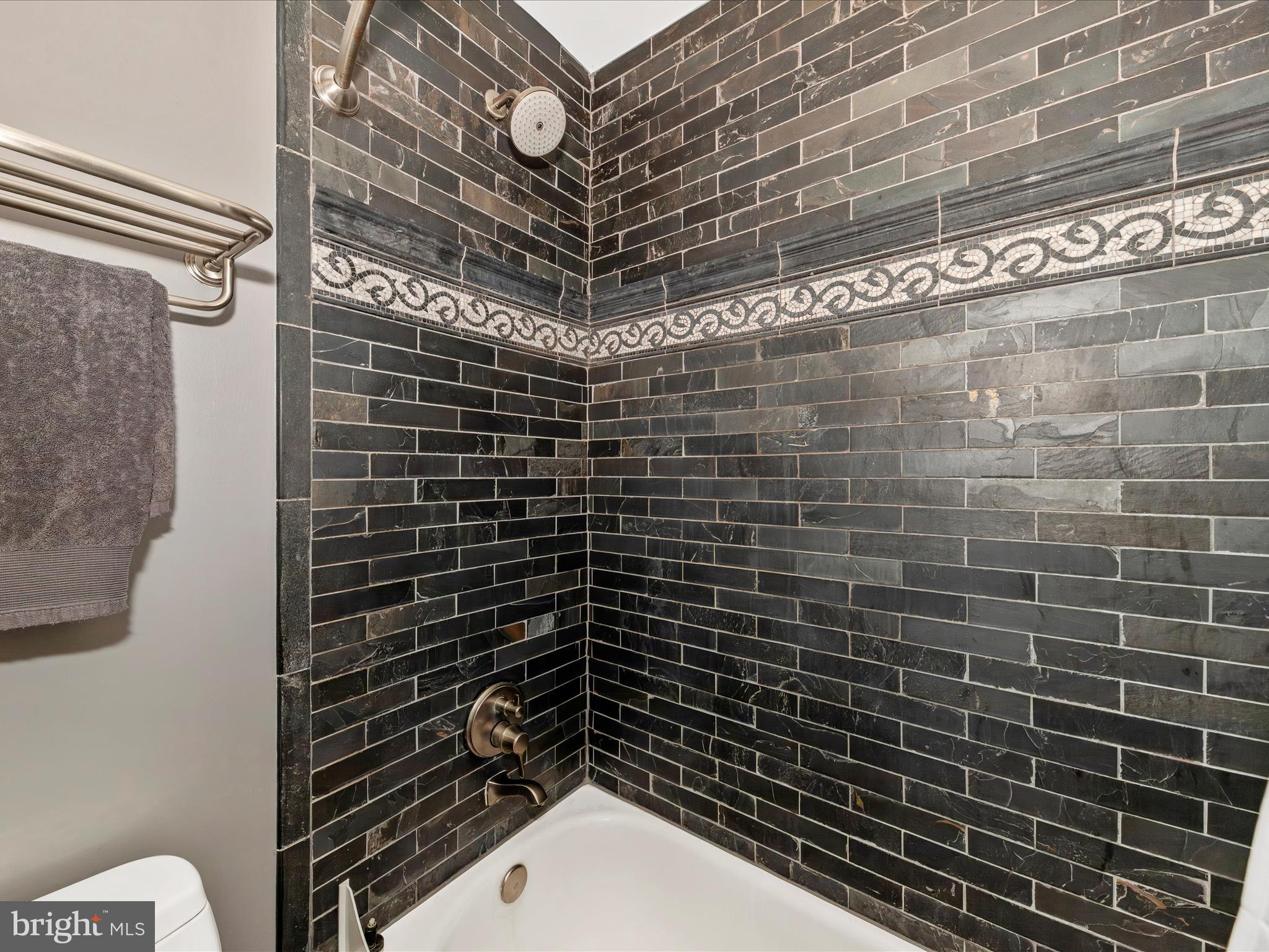 WASHINGTONIAN WOODS - Residential