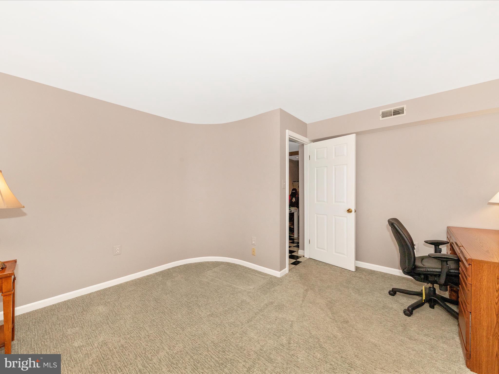 WASHINGTONIAN WOODS - Residential