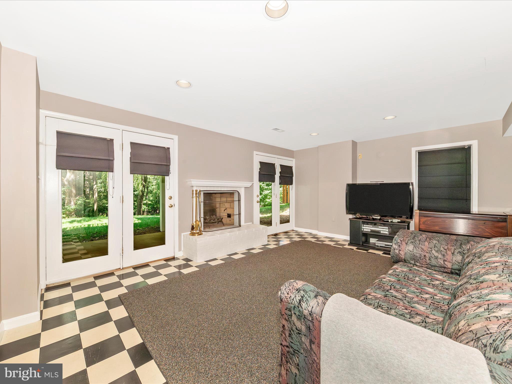 WASHINGTONIAN WOODS - Residential