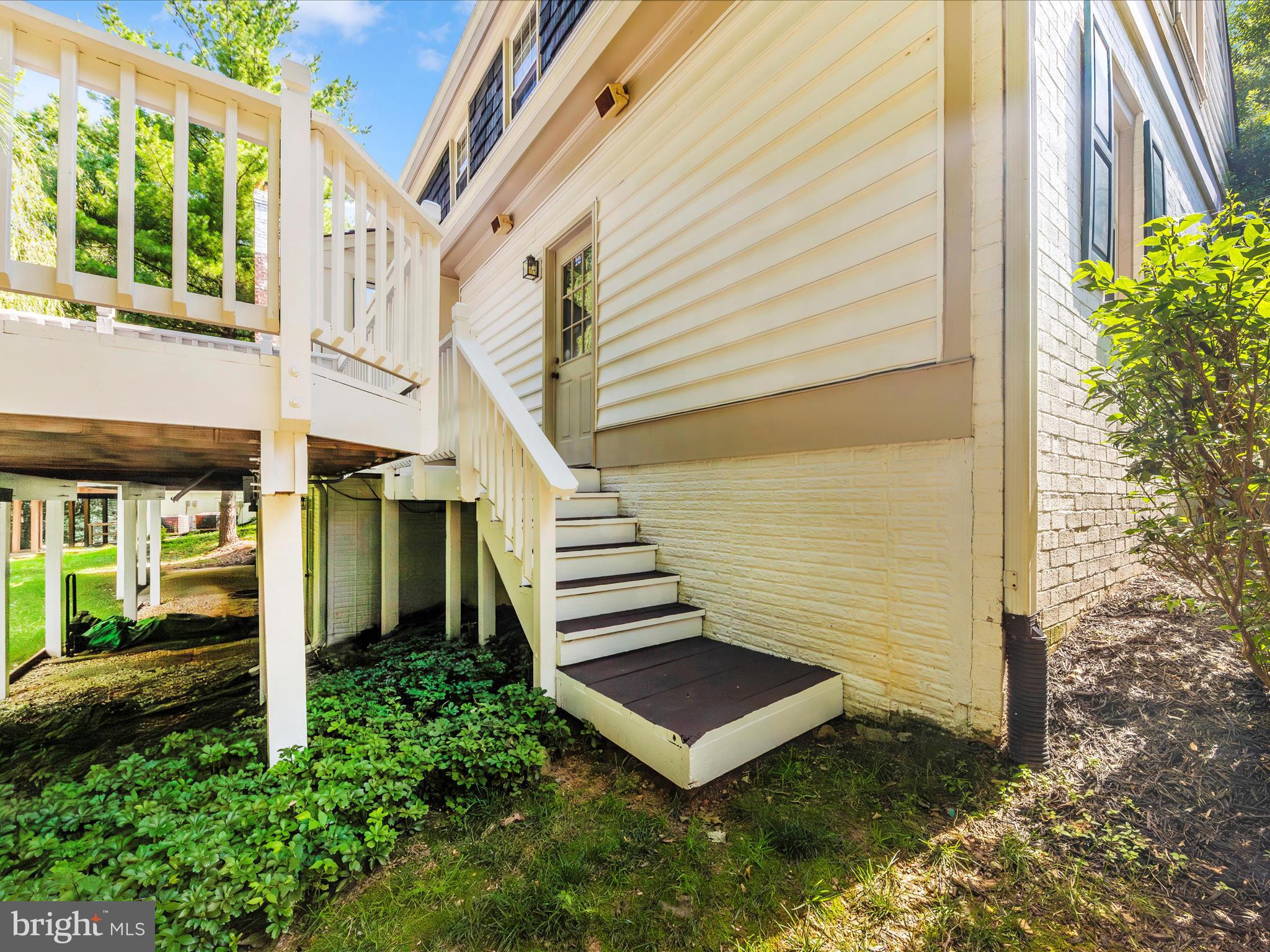 WASHINGTONIAN WOODS - Residential