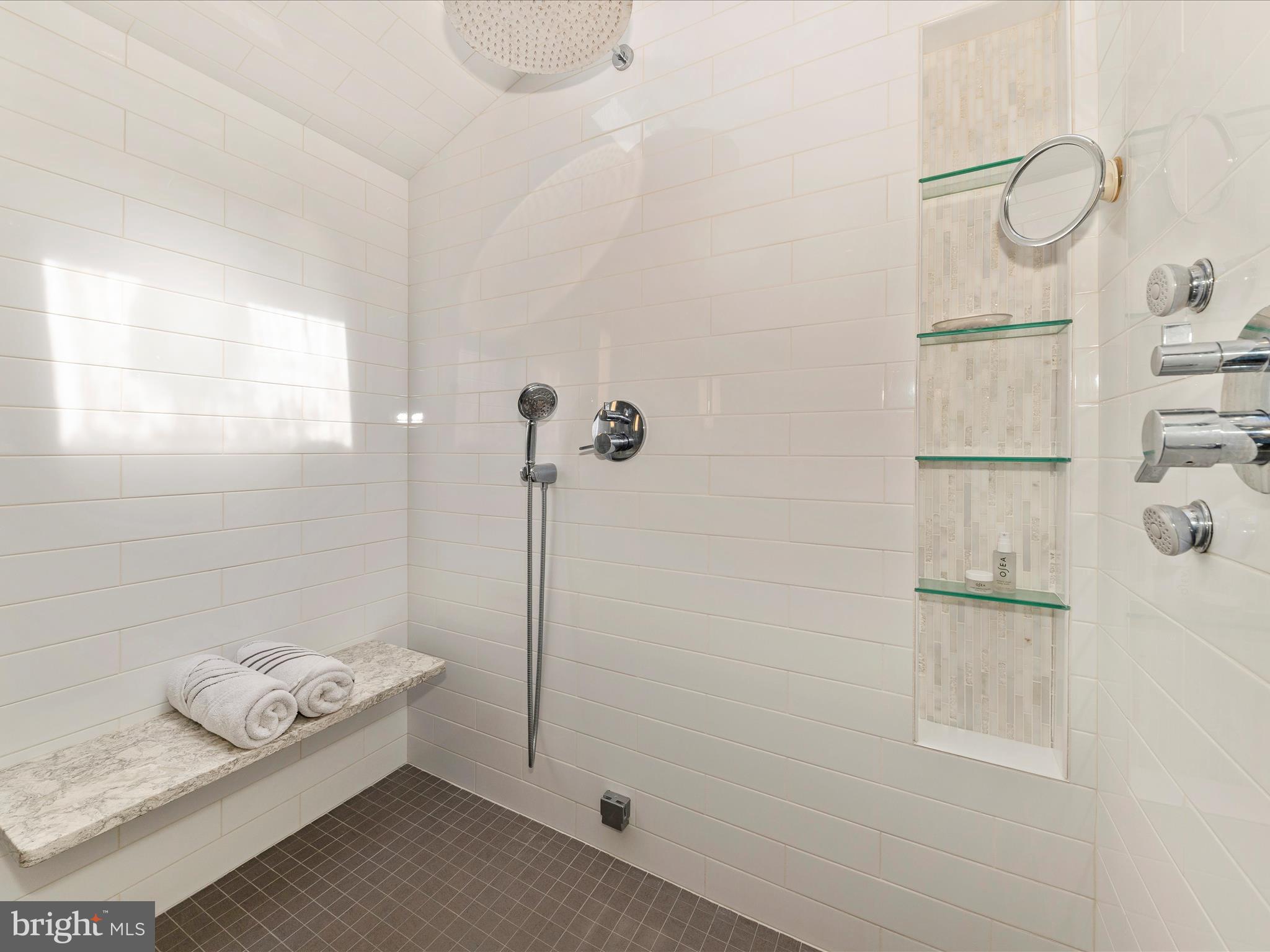 WASHINGTONIAN WOODS - Residential