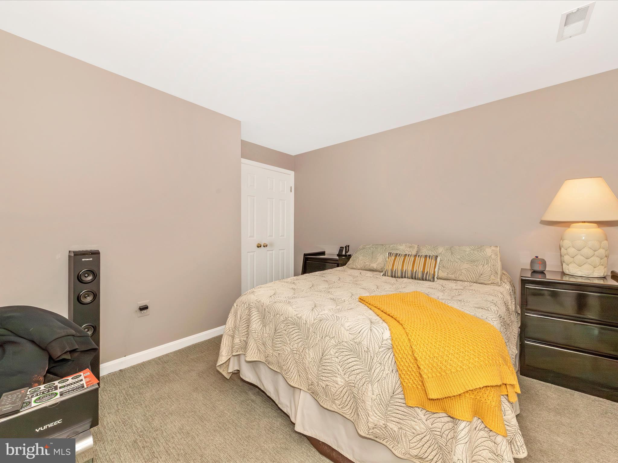 WASHINGTONIAN WOODS - Residential