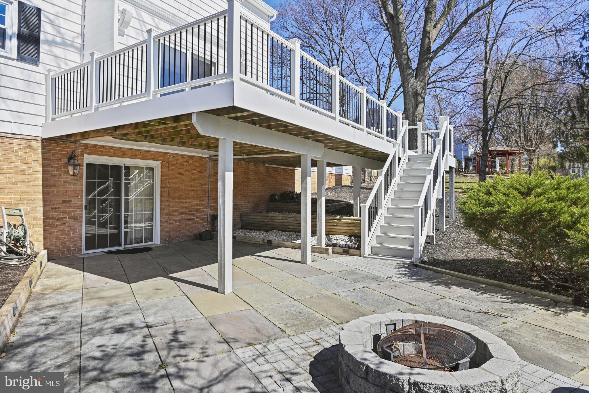 HOLLY KNOLL - Residential