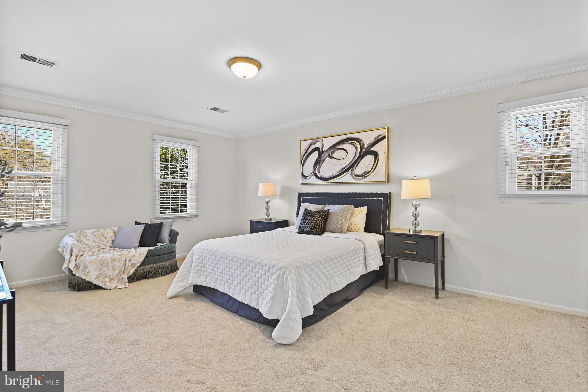 HOLLY KNOLL - Residential