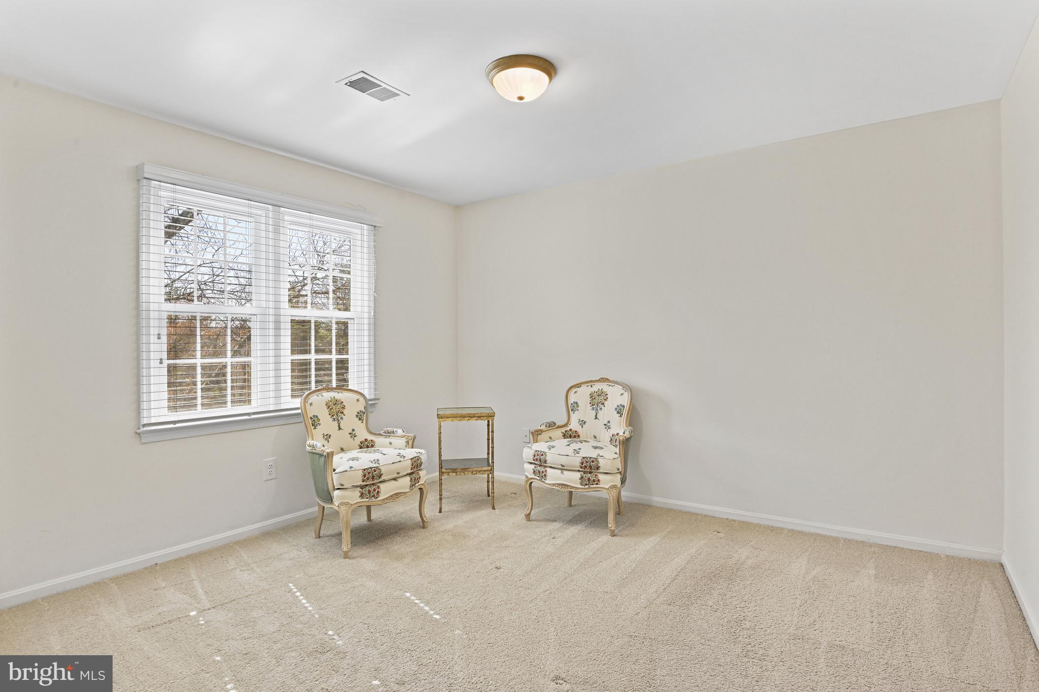 HOLLY KNOLL - Residential