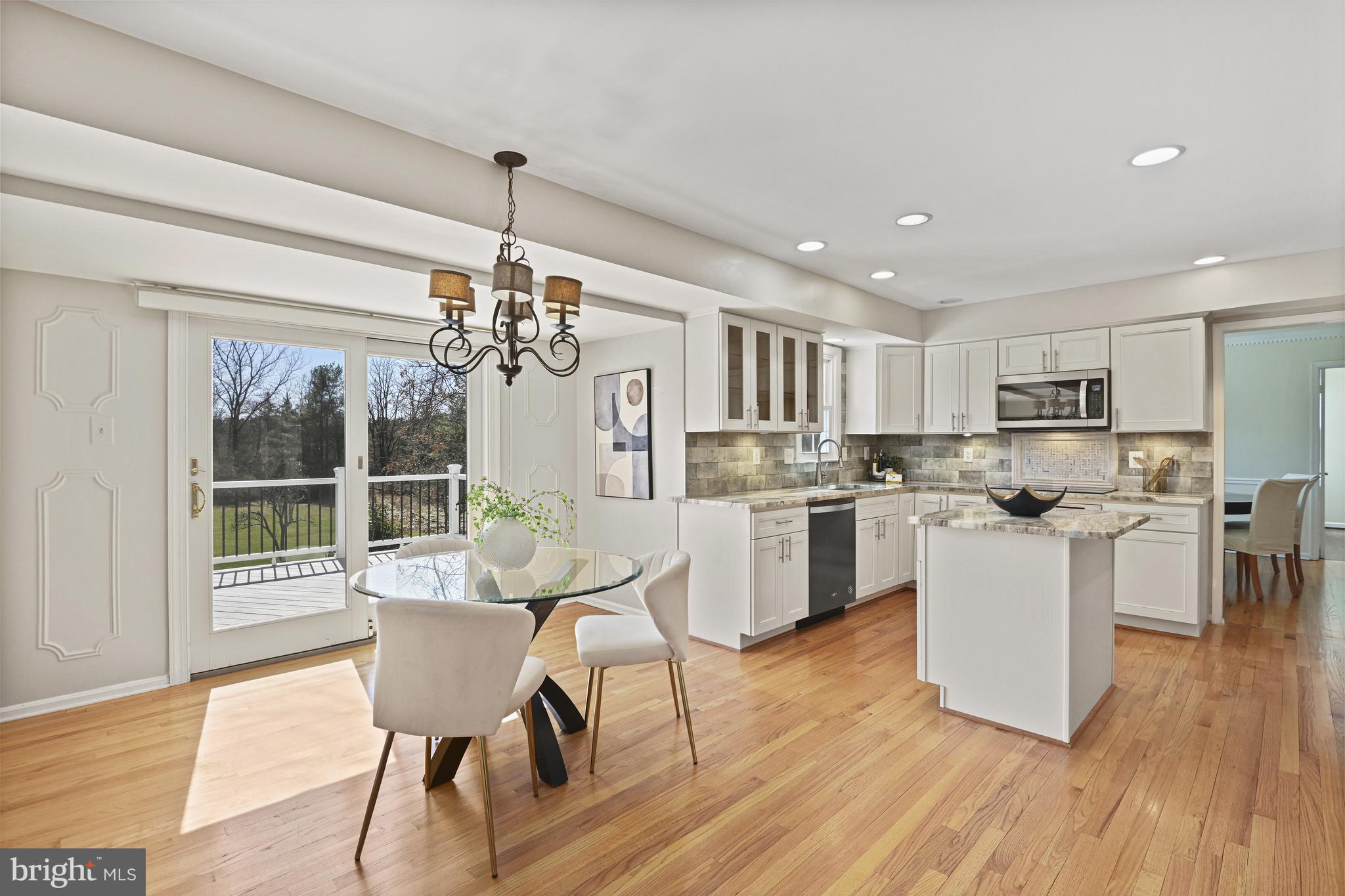 HOLLY KNOLL - Residential