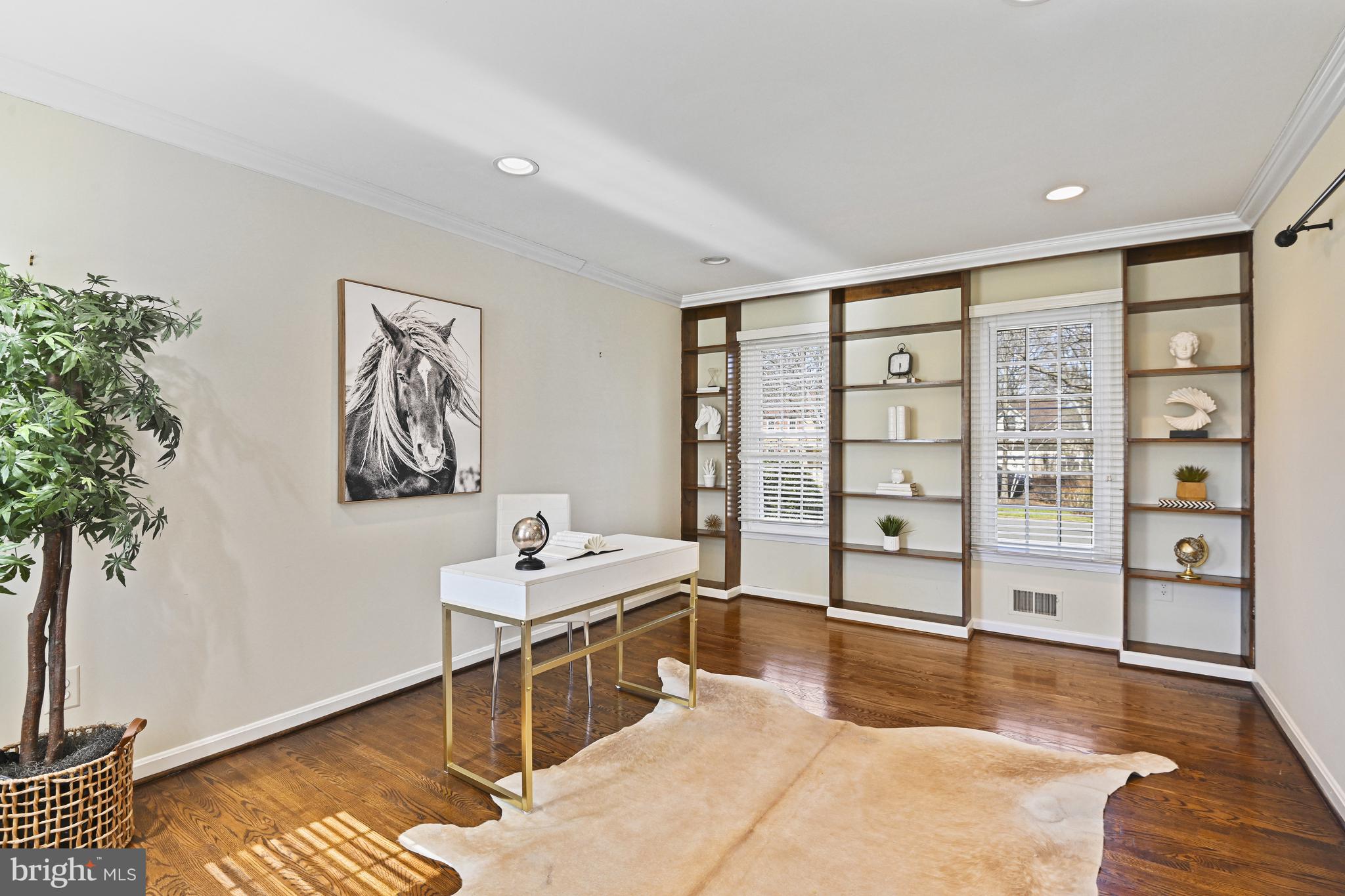 HOLLY KNOLL - Residential