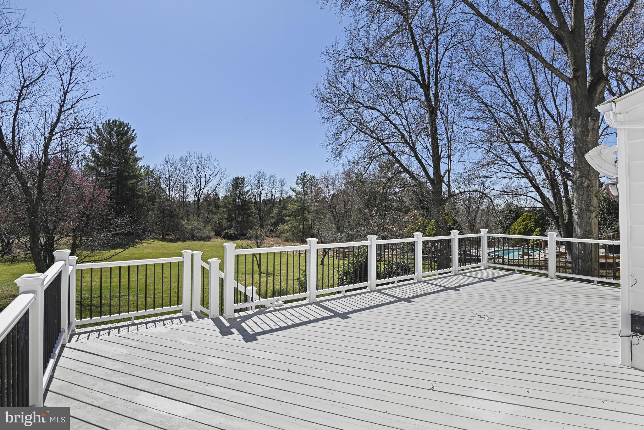 HOLLY KNOLL - Residential