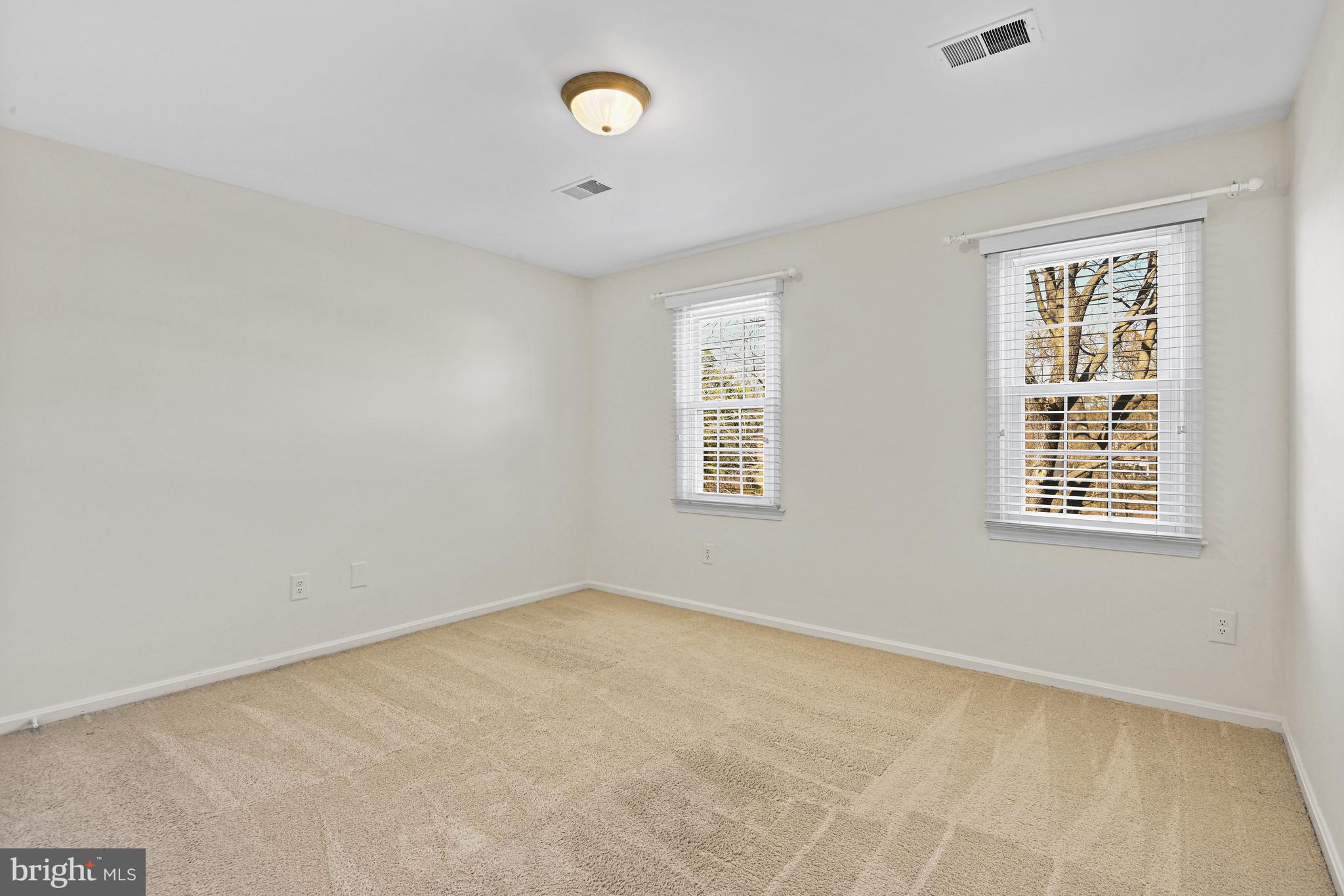 HOLLY KNOLL - Residential