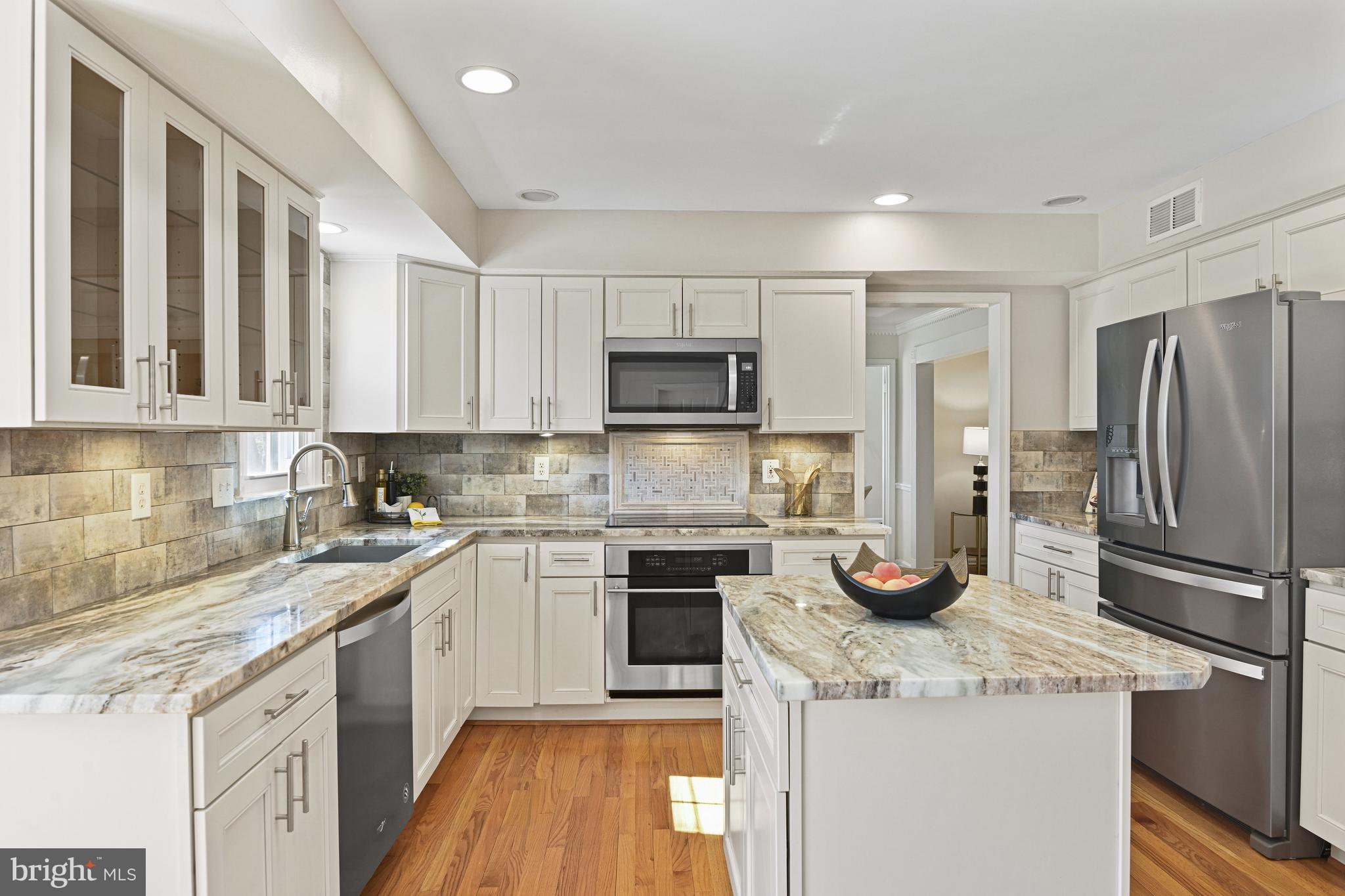 HOLLY KNOLL - Residential