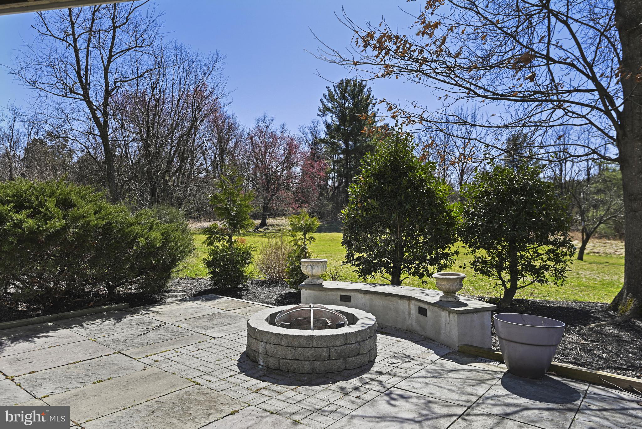 HOLLY KNOLL - Residential