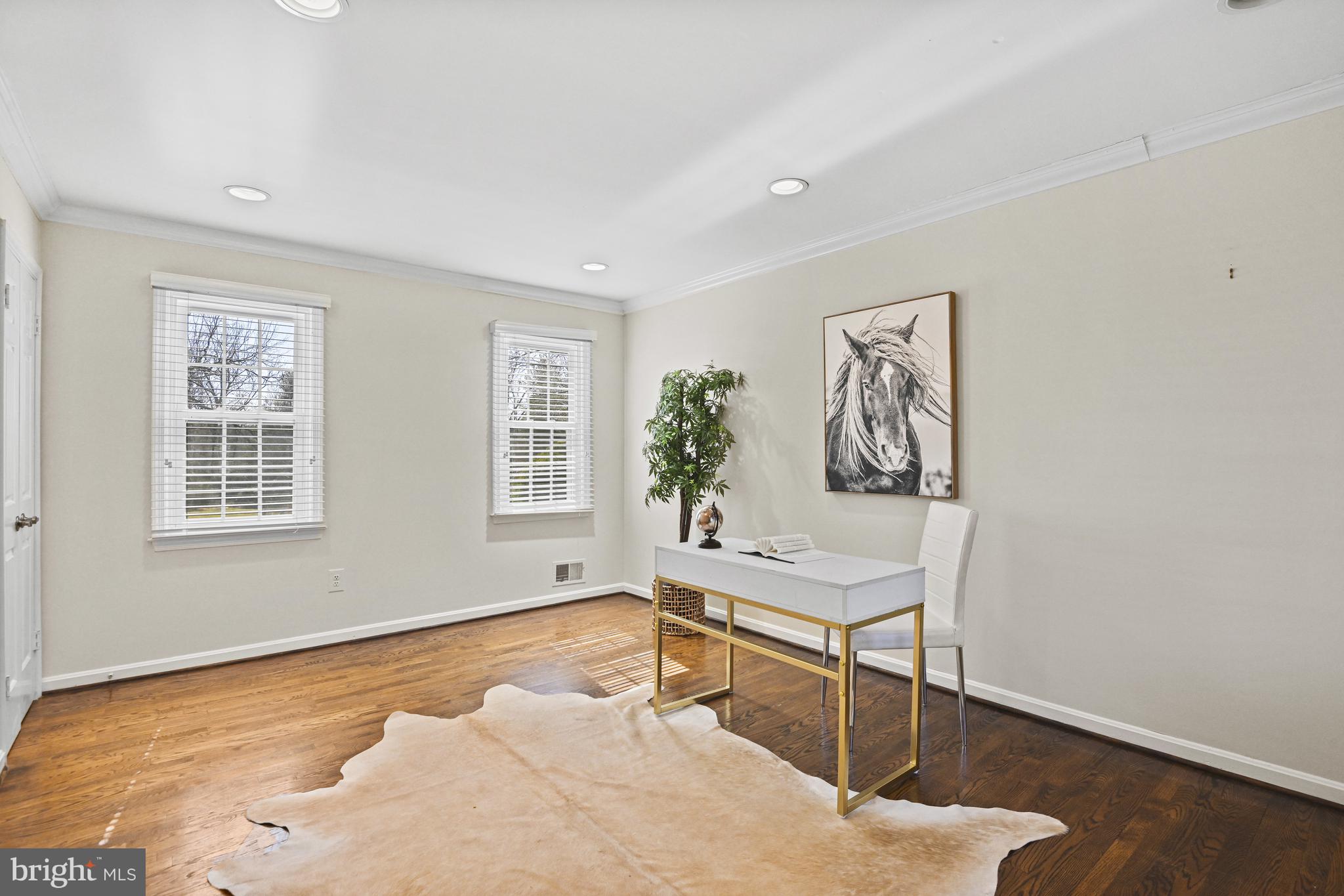 HOLLY KNOLL - Residential