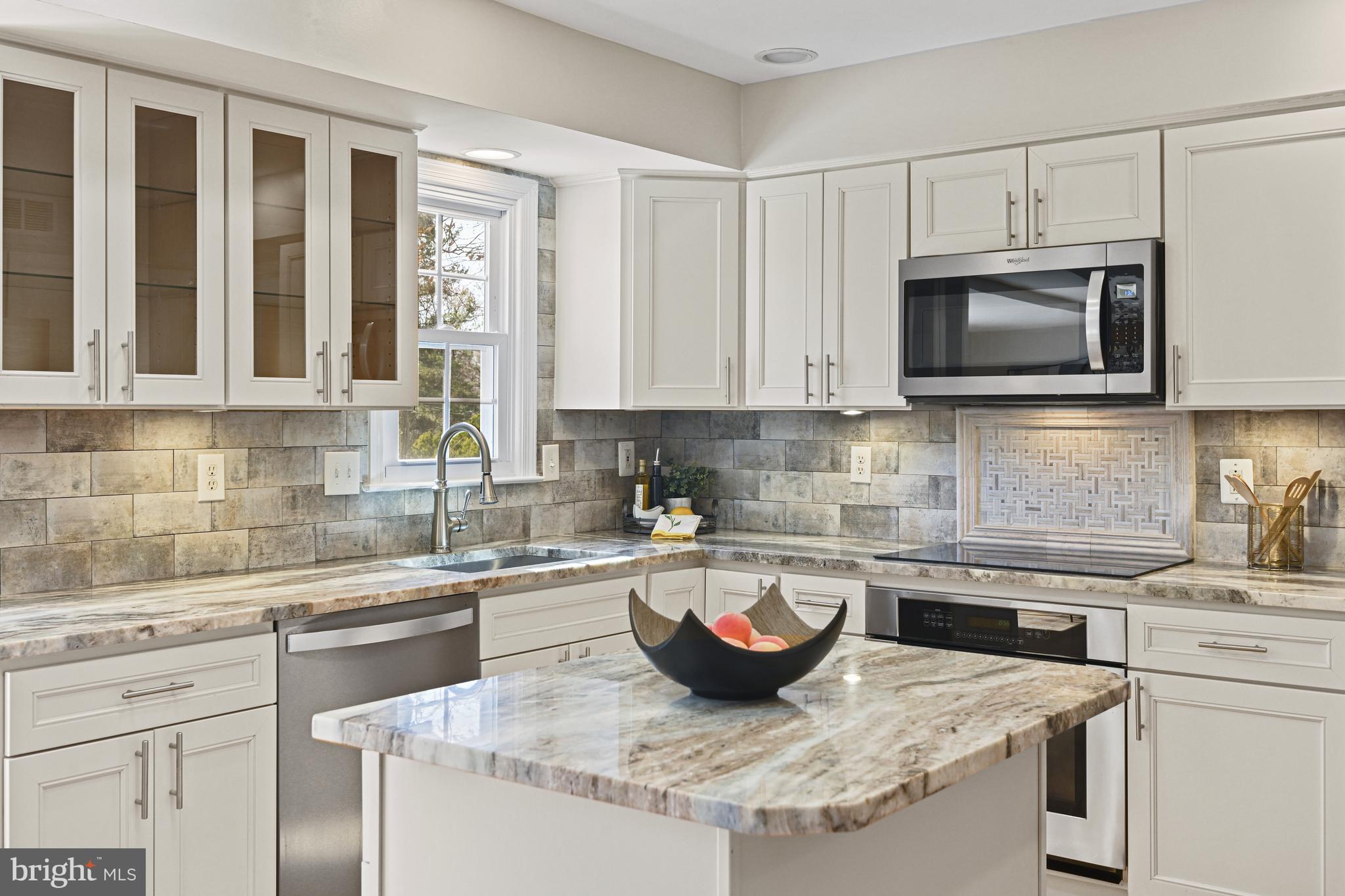 HOLLY KNOLL - Residential