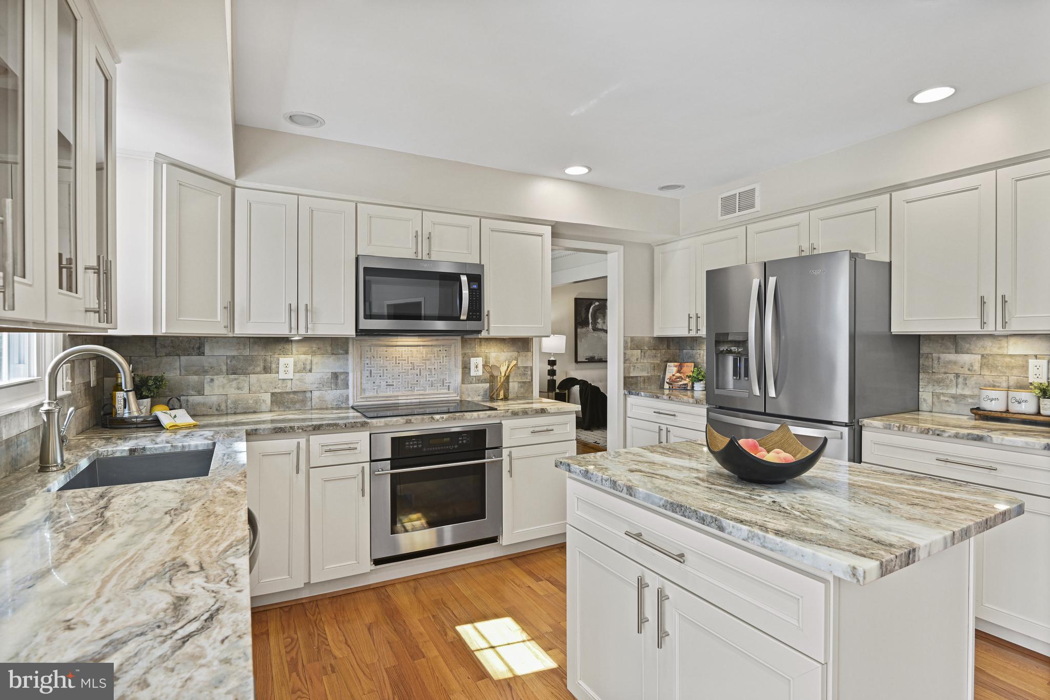 HOLLY KNOLL - Residential