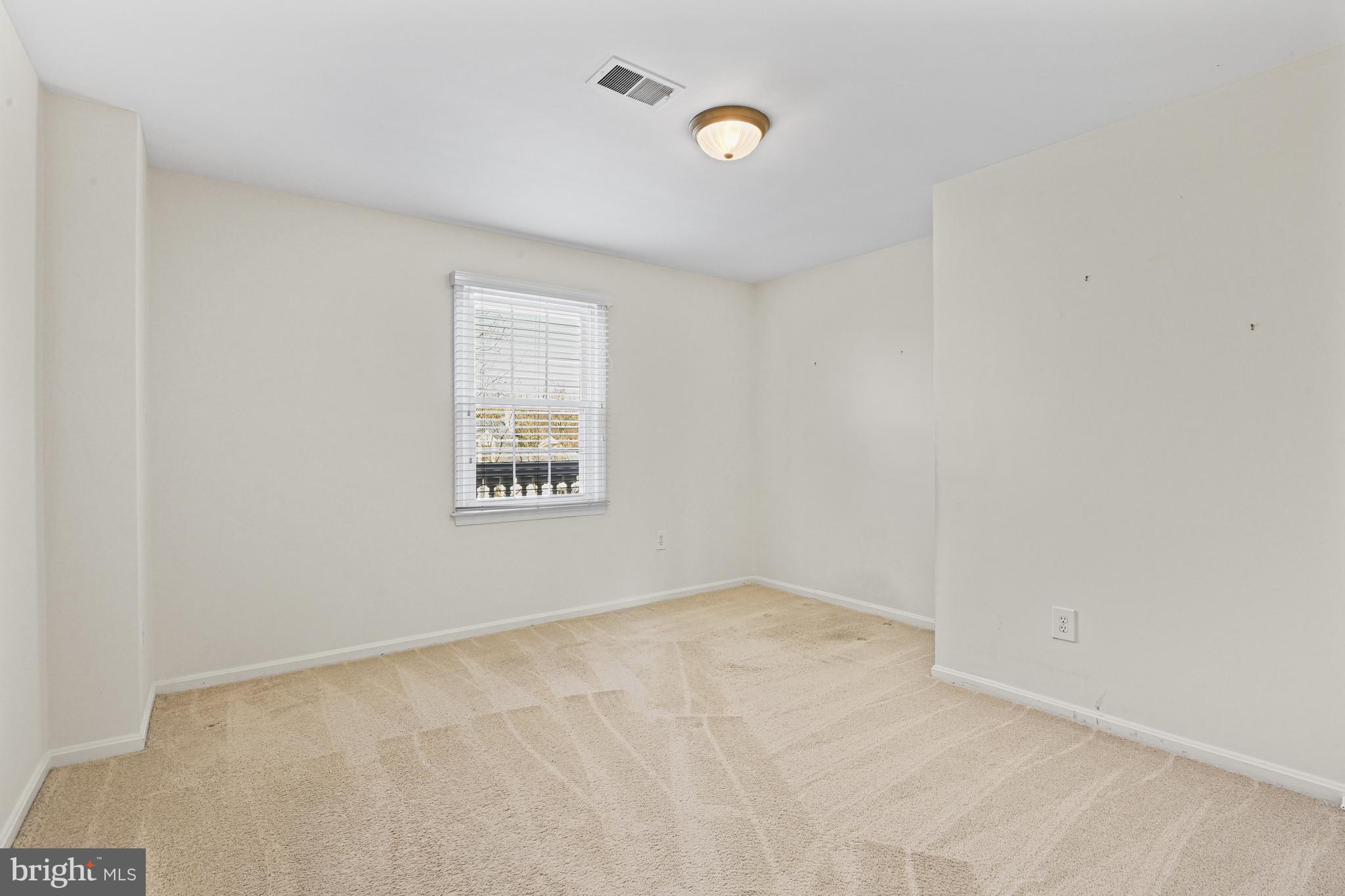 HOLLY KNOLL - Residential