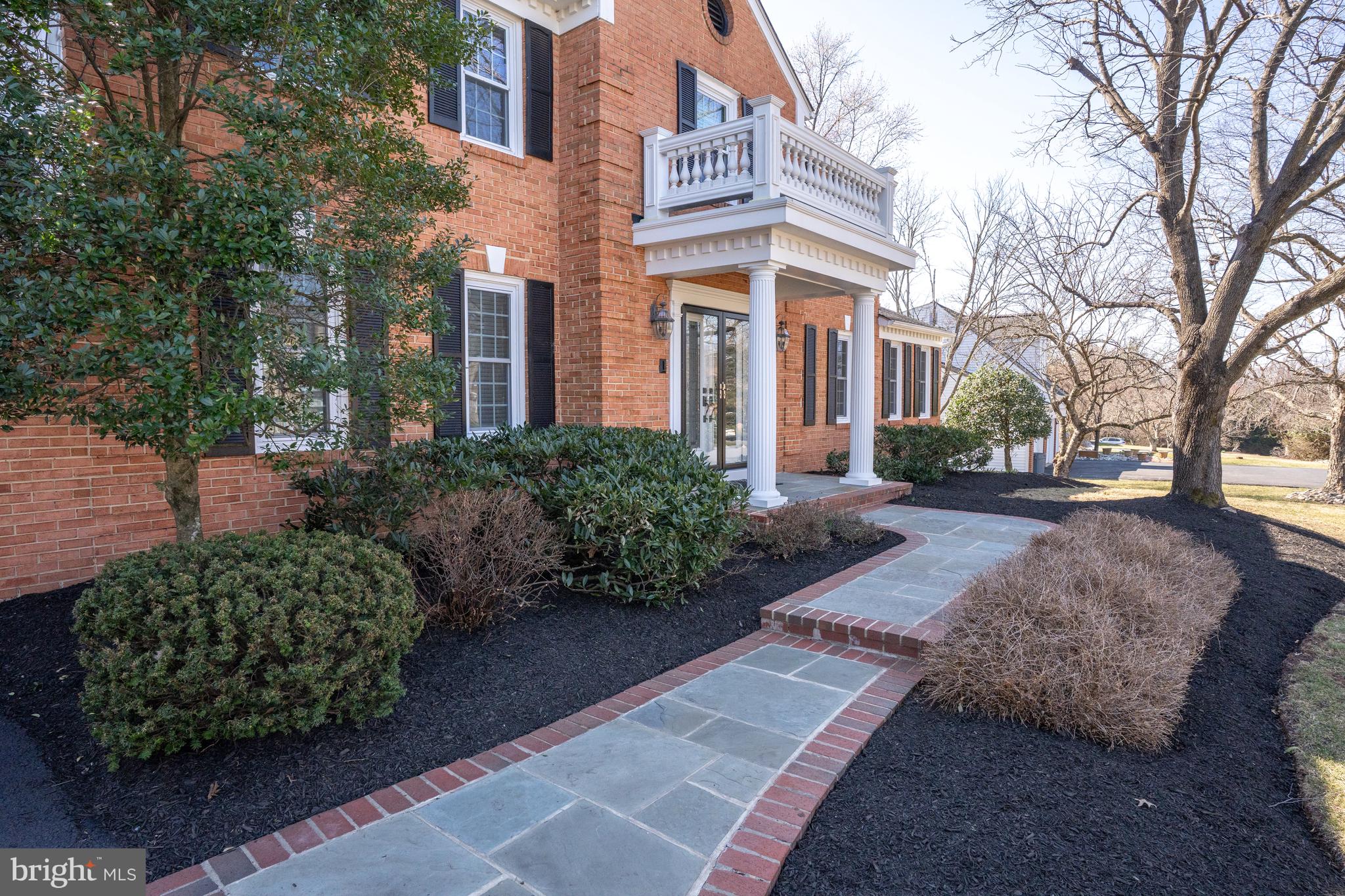 HOLLY KNOLL - Residential