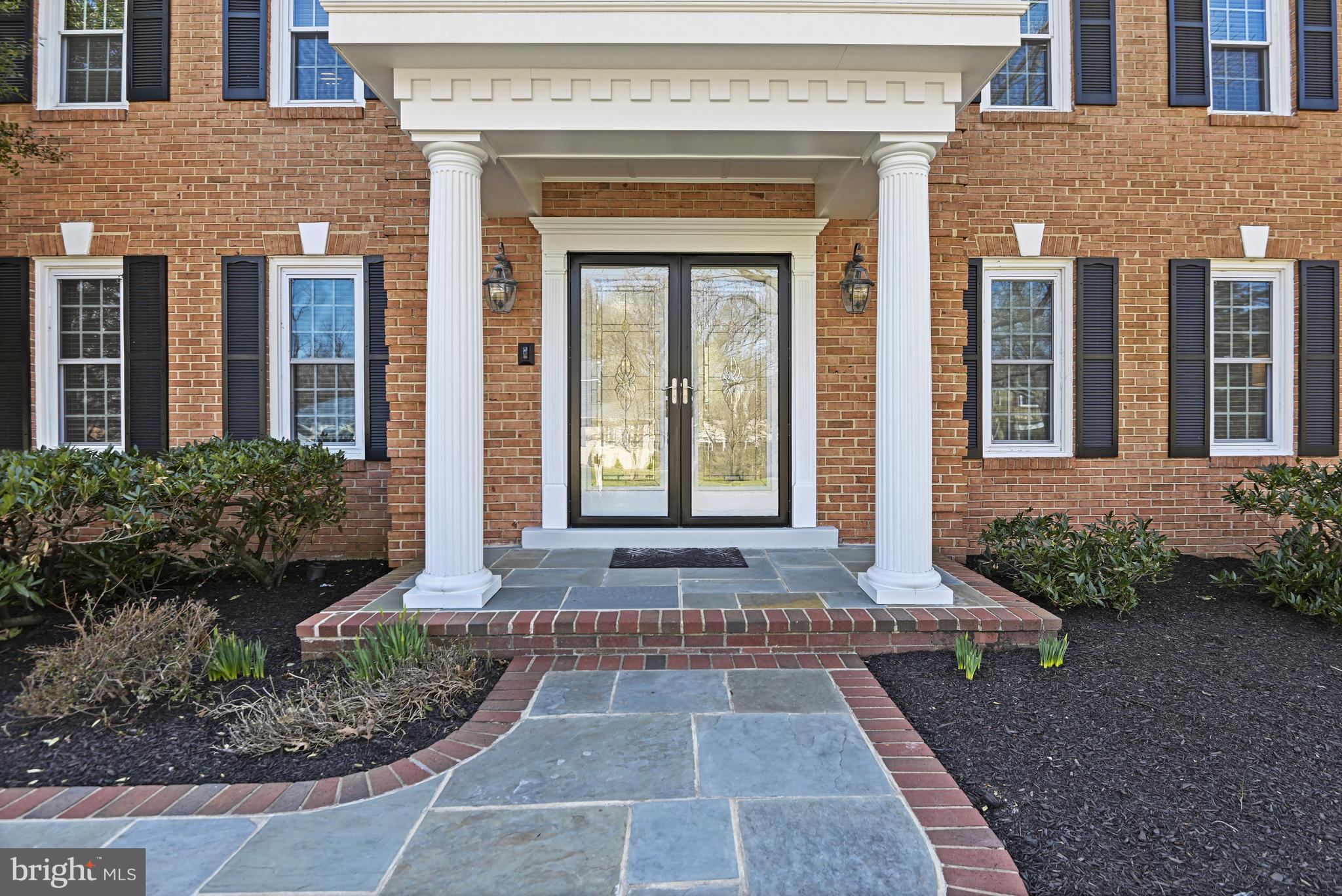 HOLLY KNOLL - Residential