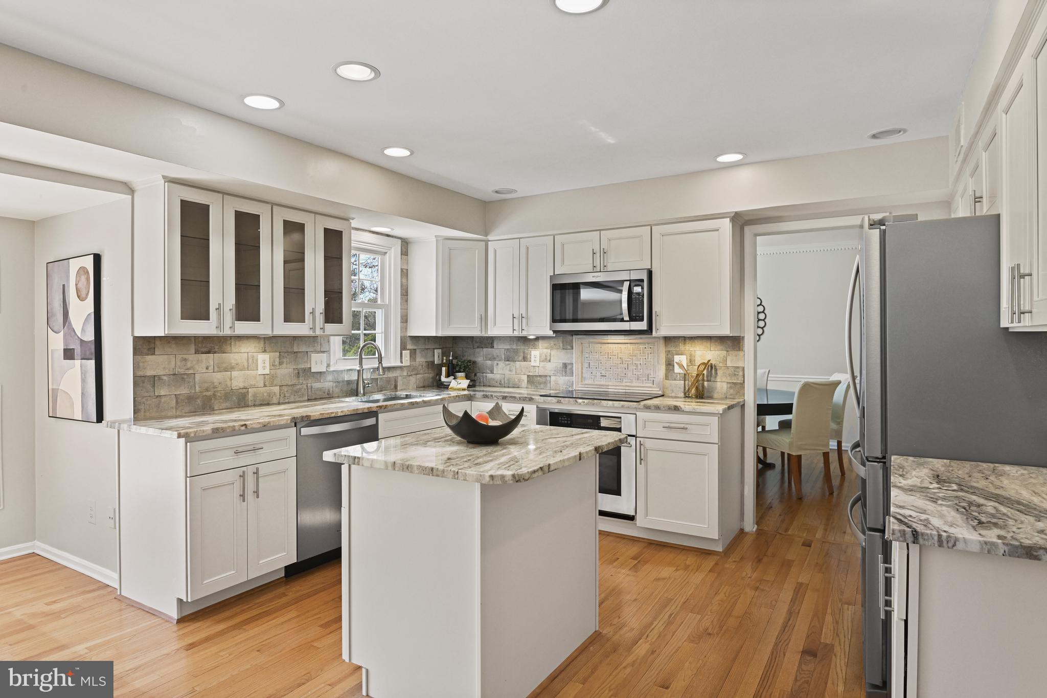 HOLLY KNOLL - Residential