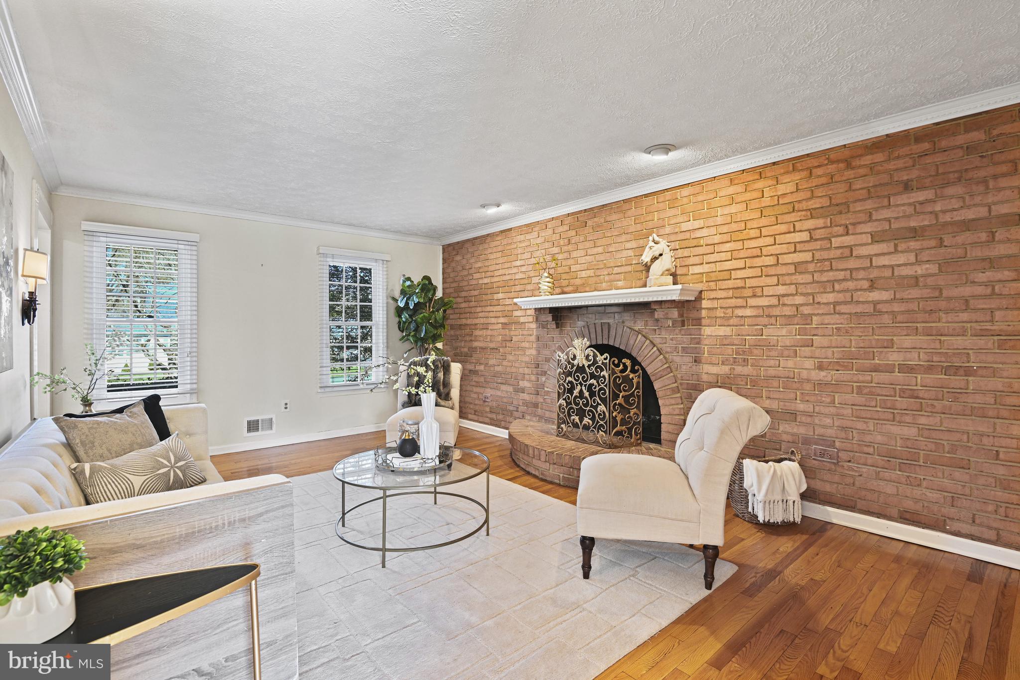 HOLLY KNOLL - Residential