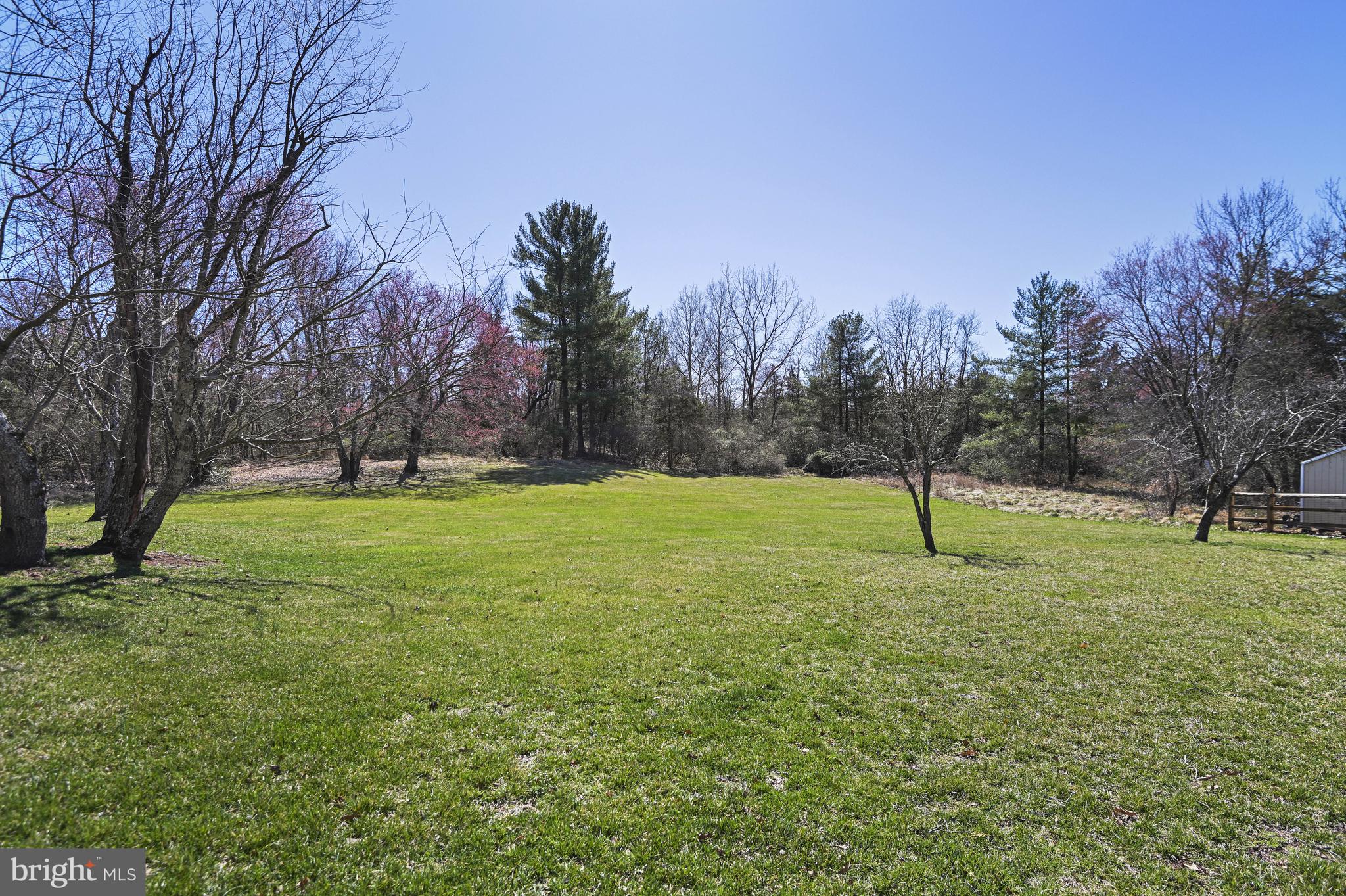 HOLLY KNOLL - Residential