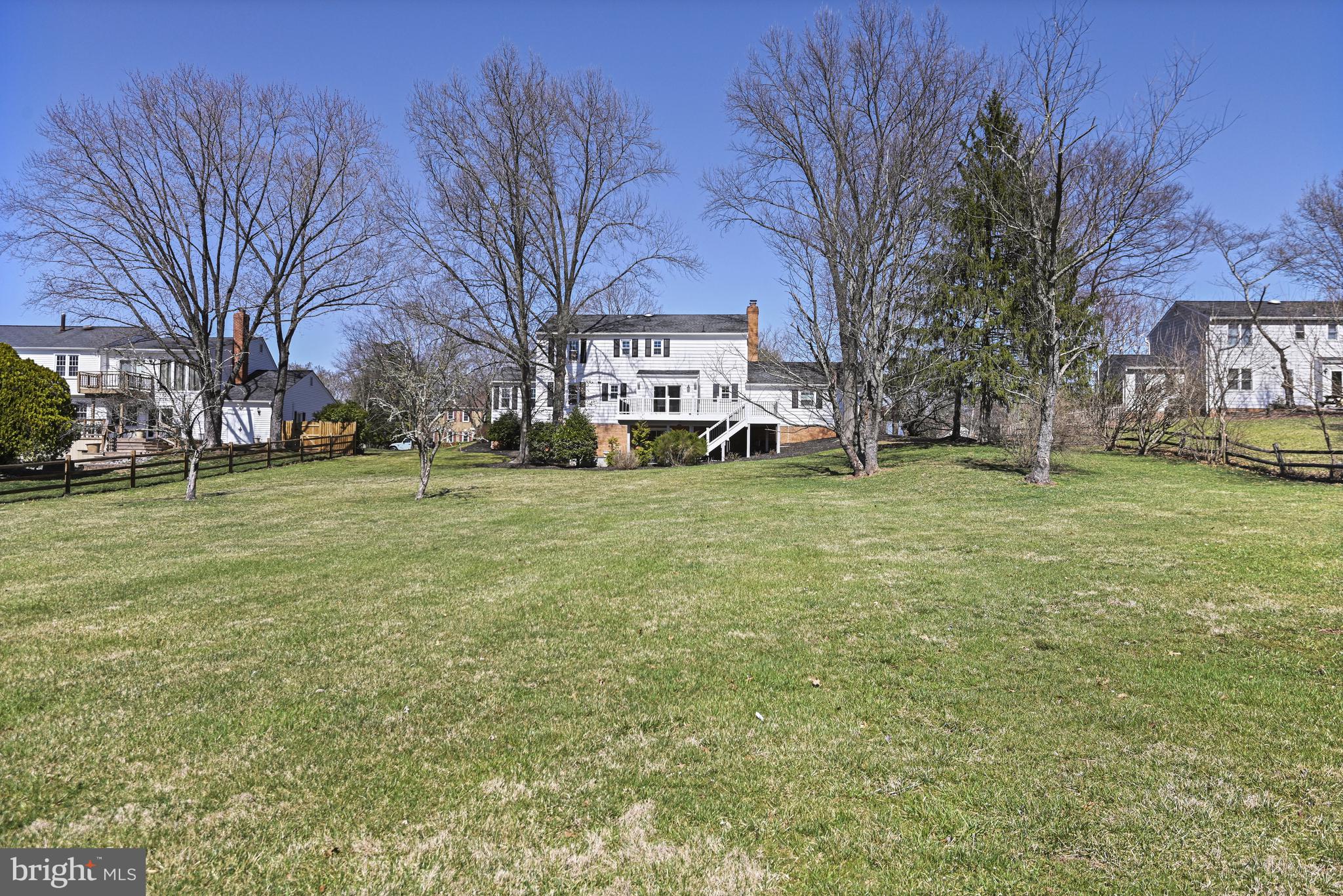 HOLLY KNOLL - Residential