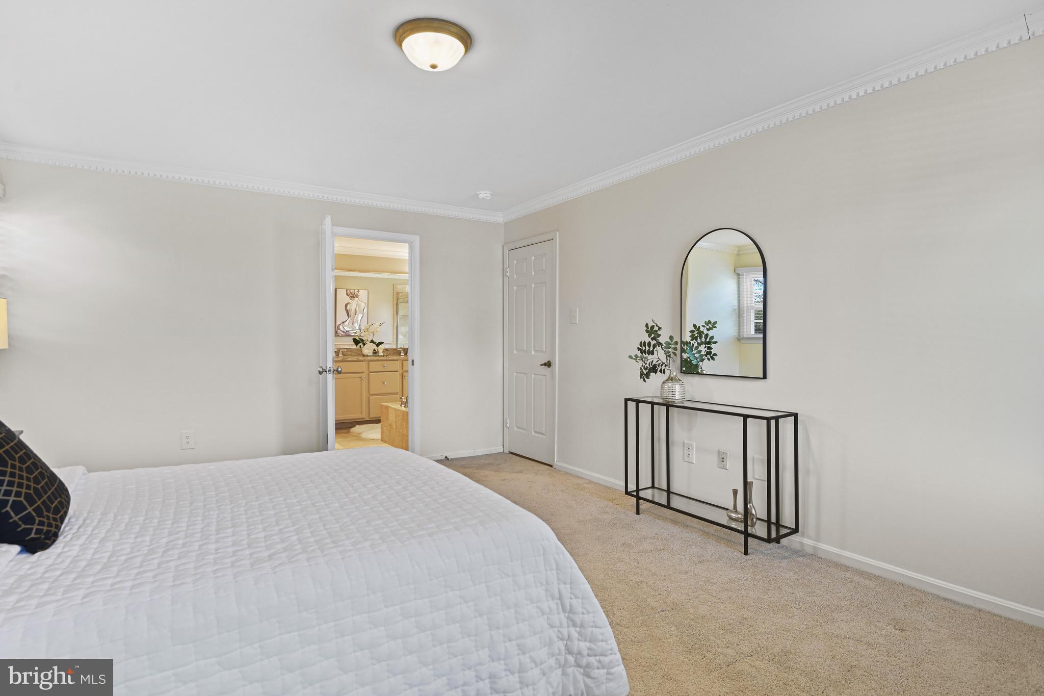 HOLLY KNOLL - Residential