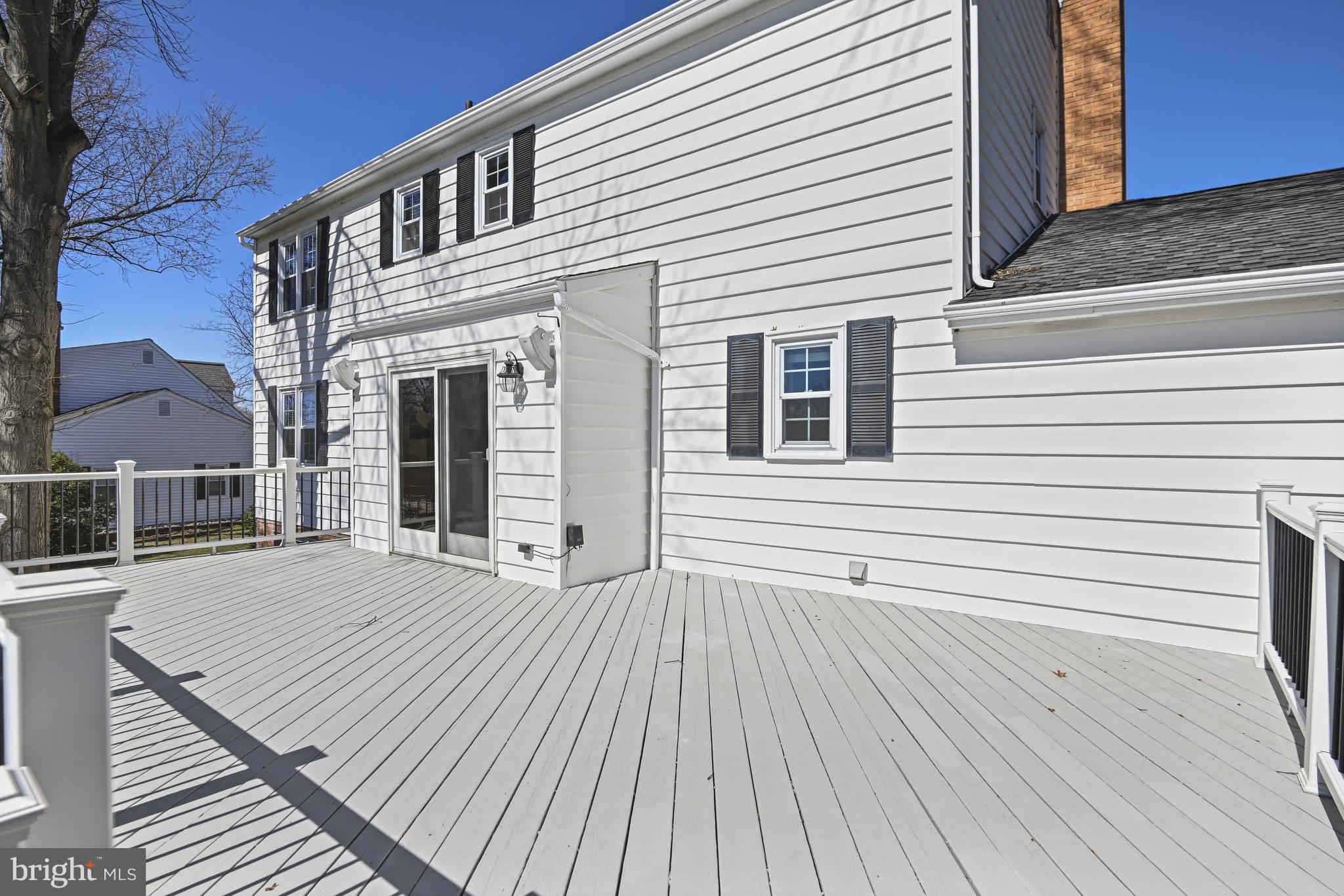 HOLLY KNOLL - Residential