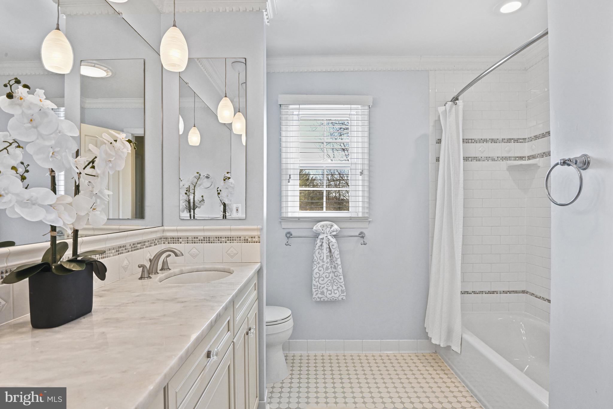 HOLLY KNOLL - Residential