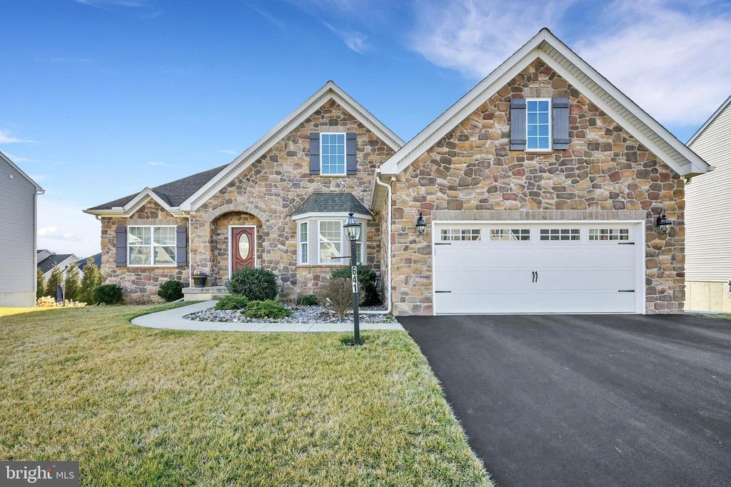 Photo of 641 WARMINSTER LN, LITITZ, PA 17543 (MLS # PALA2033040)