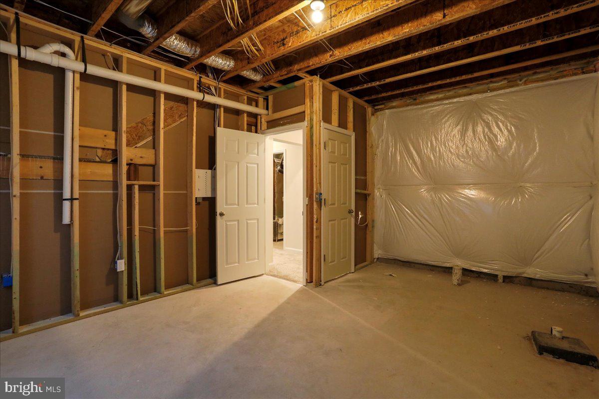 ABRAMS POINTE - Residential